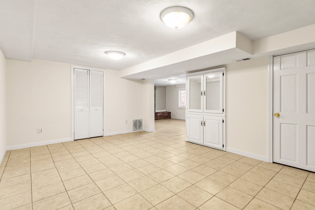 Billerica, Massachusetts, 01821, United States, 4 Bedrooms Bedrooms, ,4 BathroomsBathrooms,Residential,For Sale,1935395