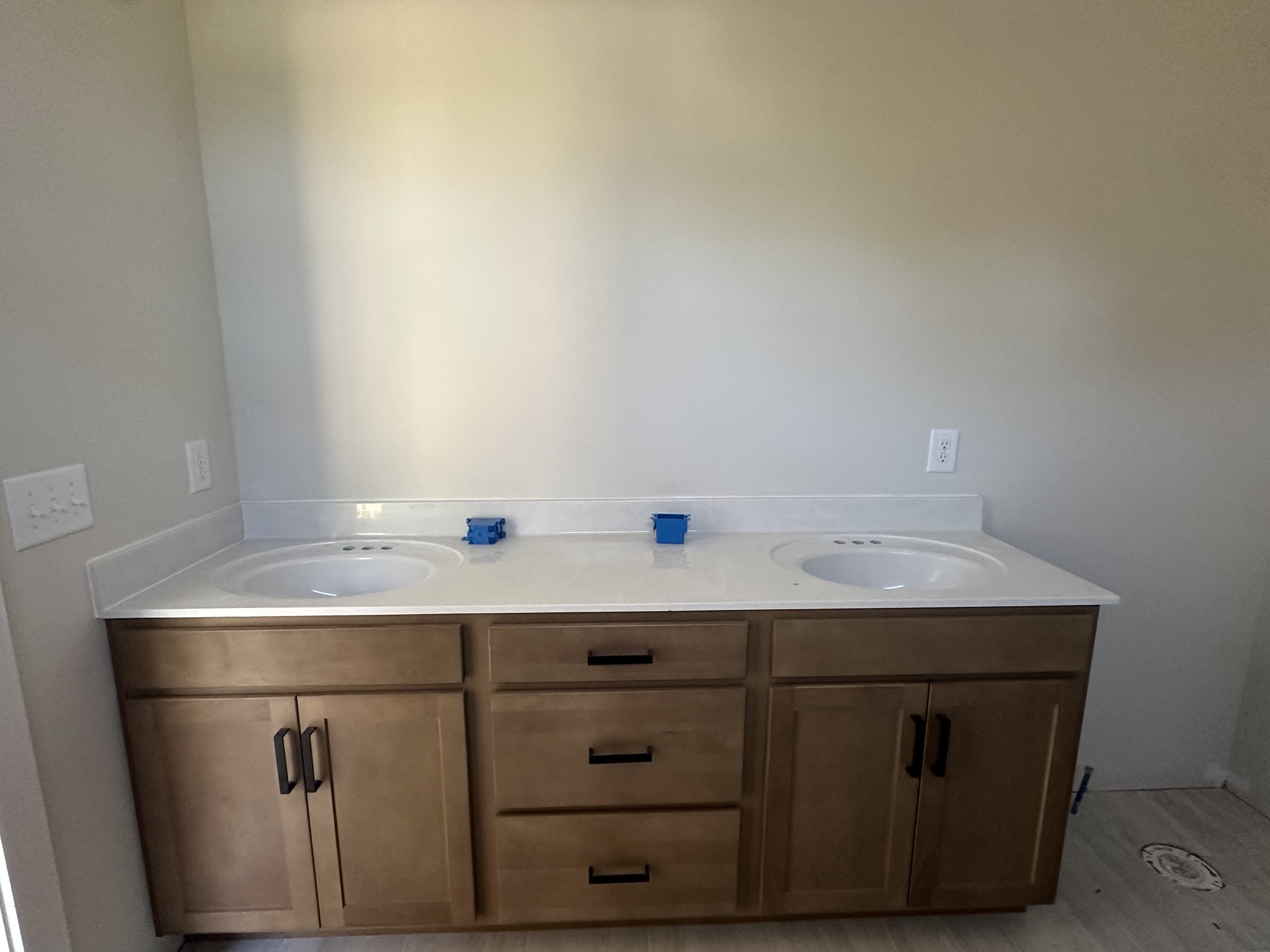 Cumberland Furnace, Tennessee, 37051, United States, 3 Bedrooms Bedrooms, ,3 BathroomsBathrooms,Residential,For Sale,1975749