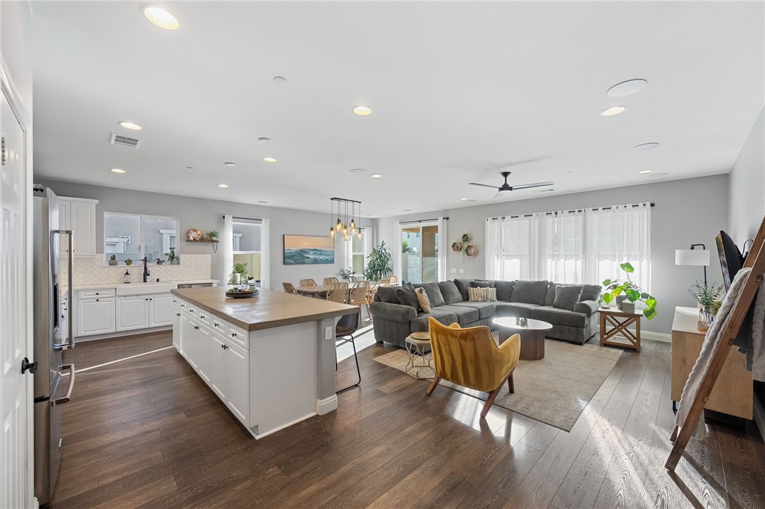 Murrieta, California, 92563, United States, 3 Bedrooms Bedrooms, ,2 BathroomsBathrooms,Residential,For Sale,1987315