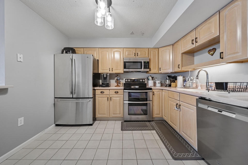 Salem, Massachusetts, 01970, United States, 3 Bedrooms Bedrooms, ,3 BathroomsBathrooms,Residential,For Sale,1990420