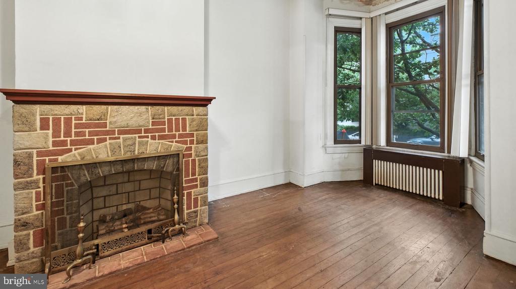 Washington, District of Columbia, 20003, United States, 3 Bedrooms Bedrooms, ,1 BathroomBathrooms,Residential,For Sale,1944860