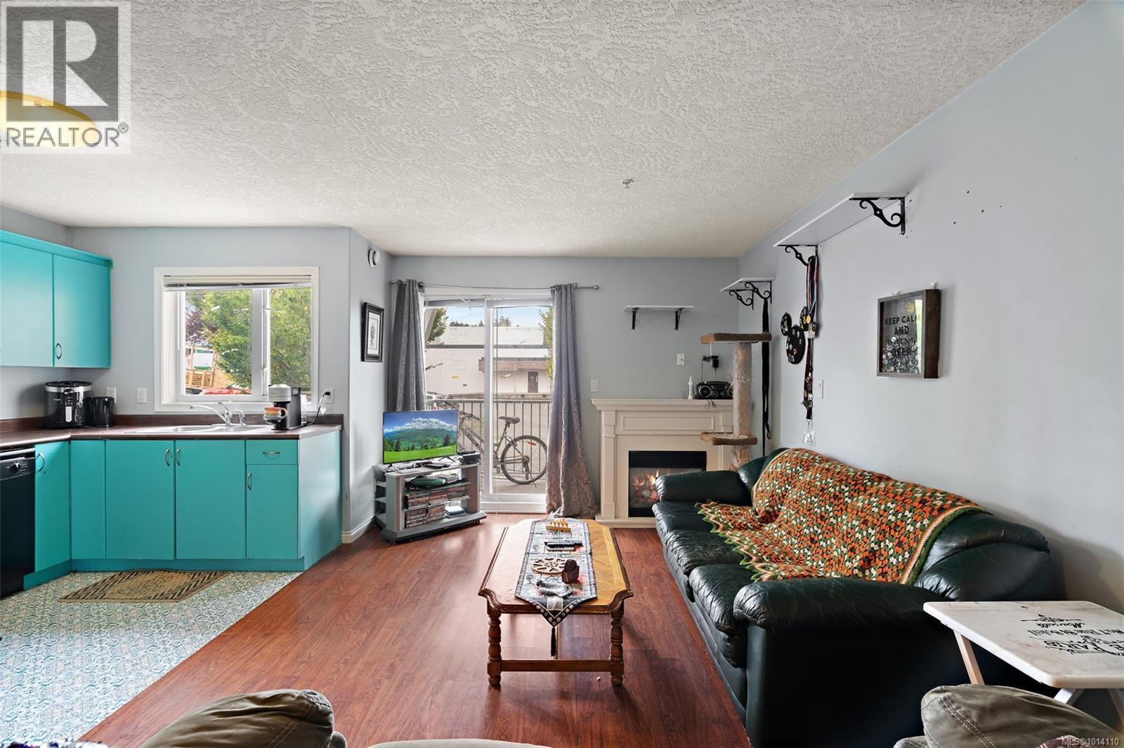 ESQUIMALT, British Columbia, V9A 4R8, CA, 2 Bedrooms Bedrooms, ,2 BathroomsBathrooms,Residential,For Sale,1948785