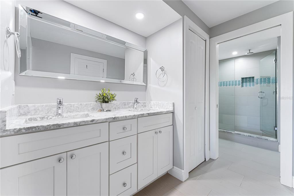 Sarasota, Florida, 34242, United States, 4 Bedrooms Bedrooms, ,5 BathroomsBathrooms,Residential,For Sale,1999117