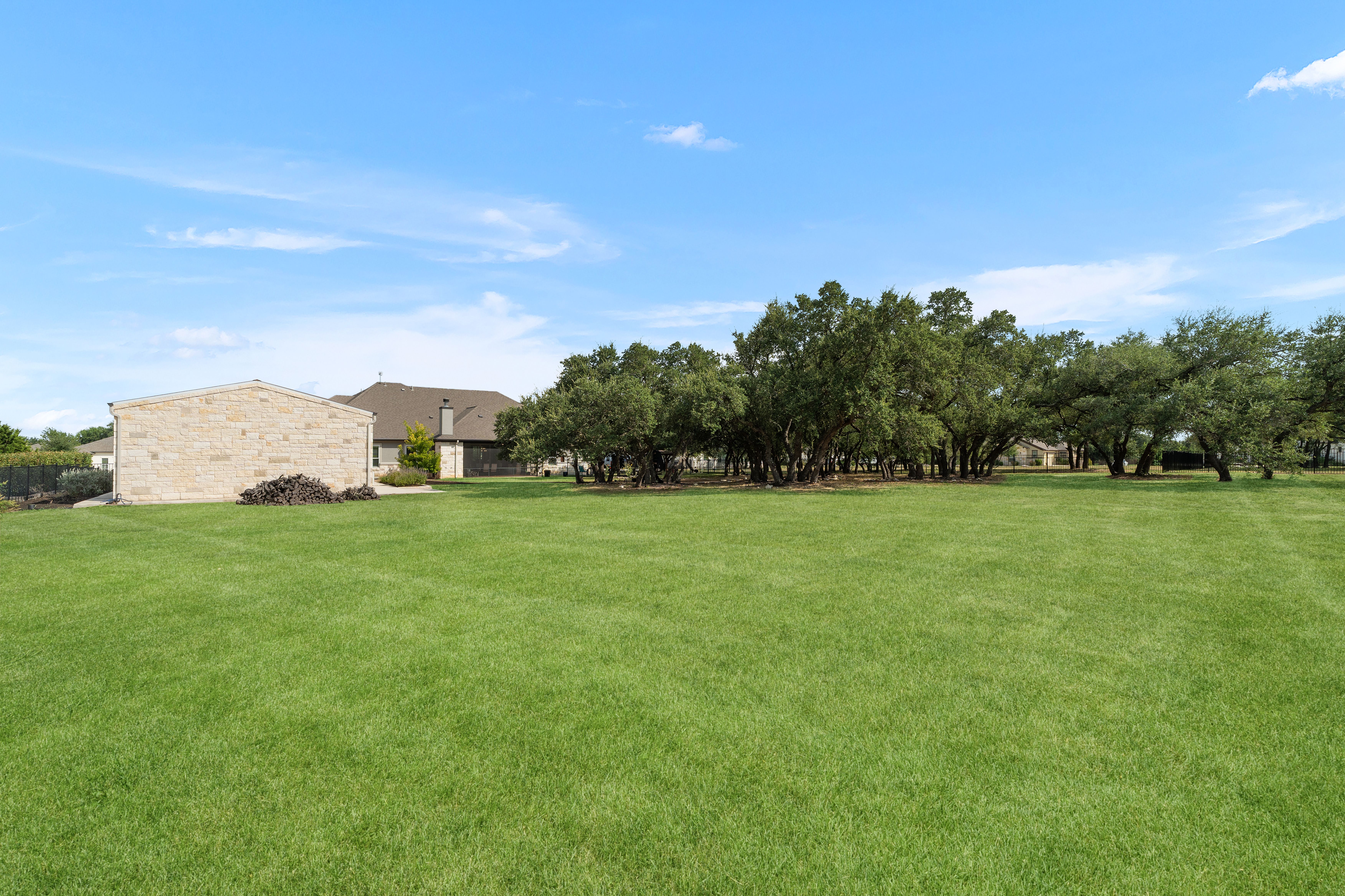  Versatile Living on 1+ Acres - 物件實景