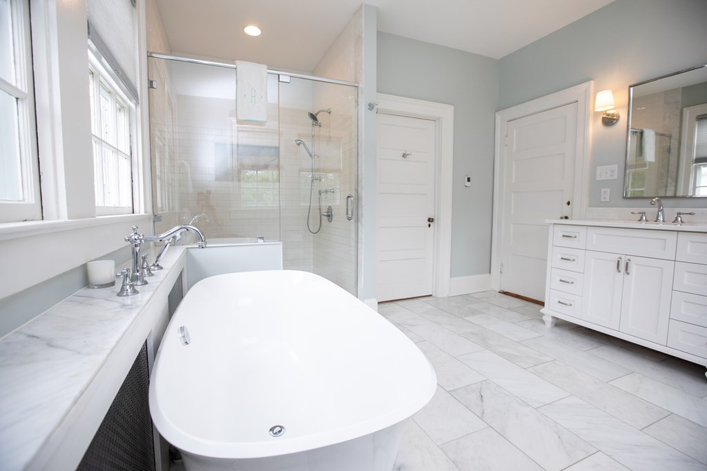 Farmville, Virginia, 23901, United States, 5 Bedrooms Bedrooms, ,5 BathroomsBathrooms,Residential,For Sale,1837086