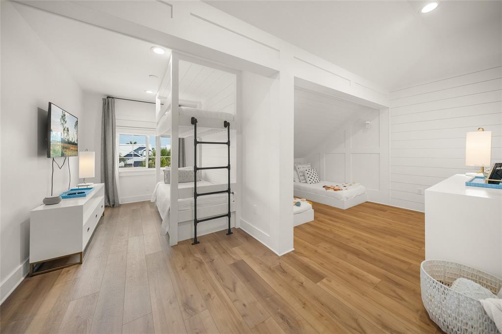 Anna Maria, Florida, 34216, United States, 5 Bedrooms Bedrooms, ,4 BathroomsBathrooms,Residential,For Sale,1819285