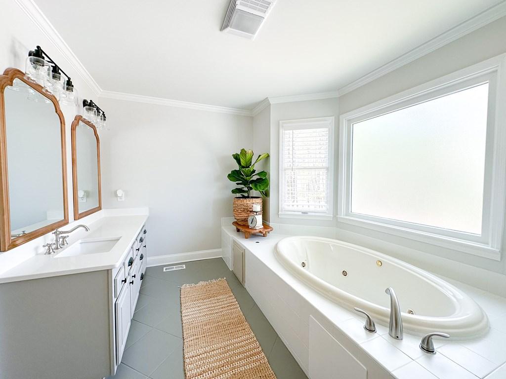 Calhoun, Georgia, 30701, United States, 4 Bedrooms Bedrooms, ,3 BathroomsBathrooms,Residential,For Sale,1762093