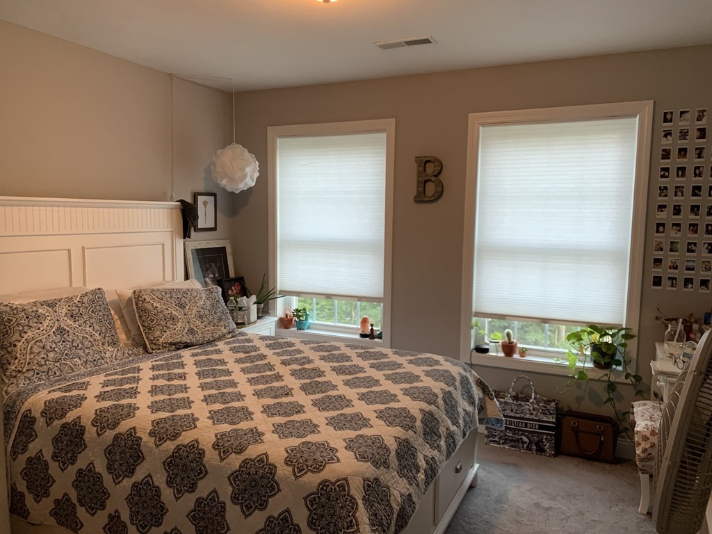 Derry, New Hampshire, 03038, United States, 4 Bedrooms Bedrooms, ,3 BathroomsBathrooms,Residential,For Sale,1942681