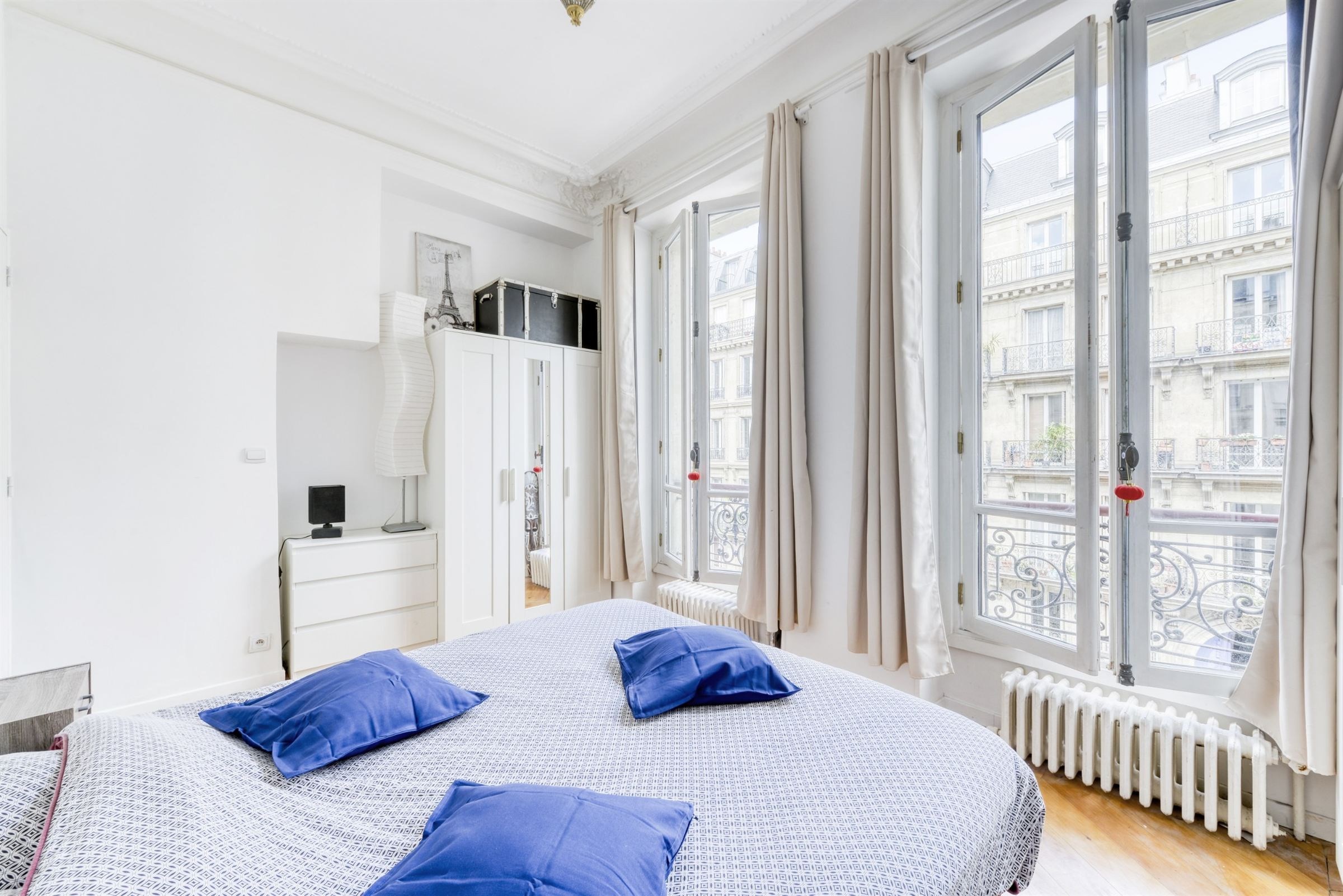  4-Room, 3-Bedroom Apartment in Paris 9th - 物件實景