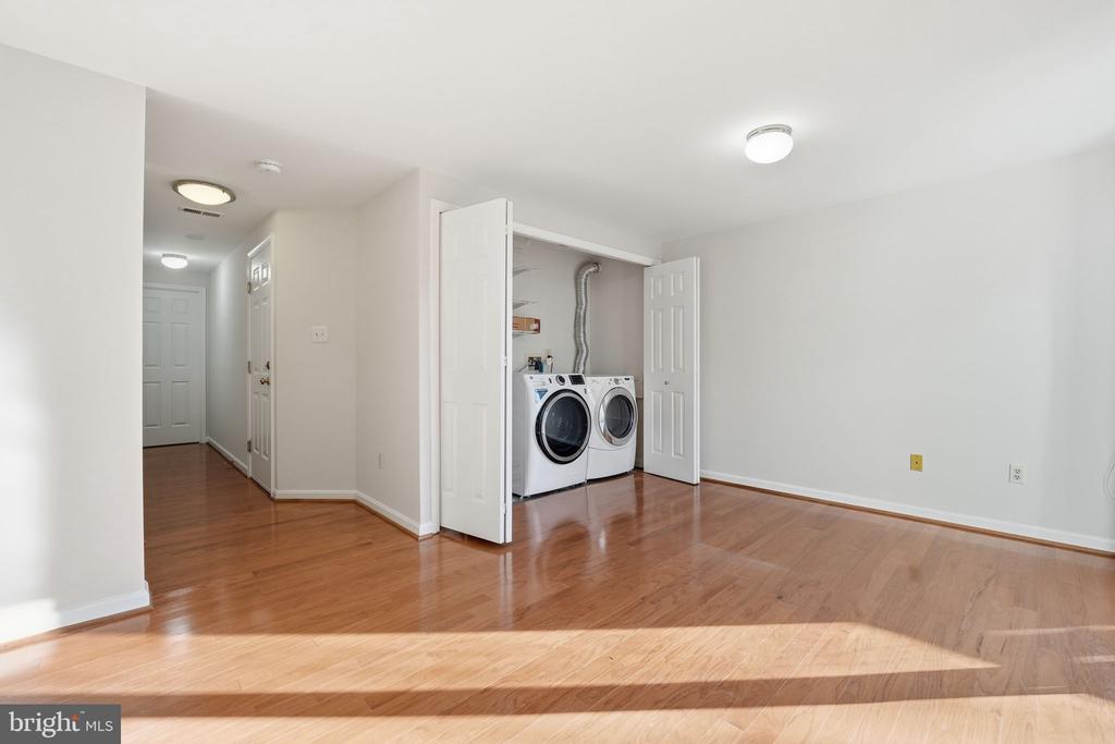 Sterling, Virginia, 20166, United States, 3 Bedrooms Bedrooms, ,3 BathroomsBathrooms,Residential,For Sale,2010365