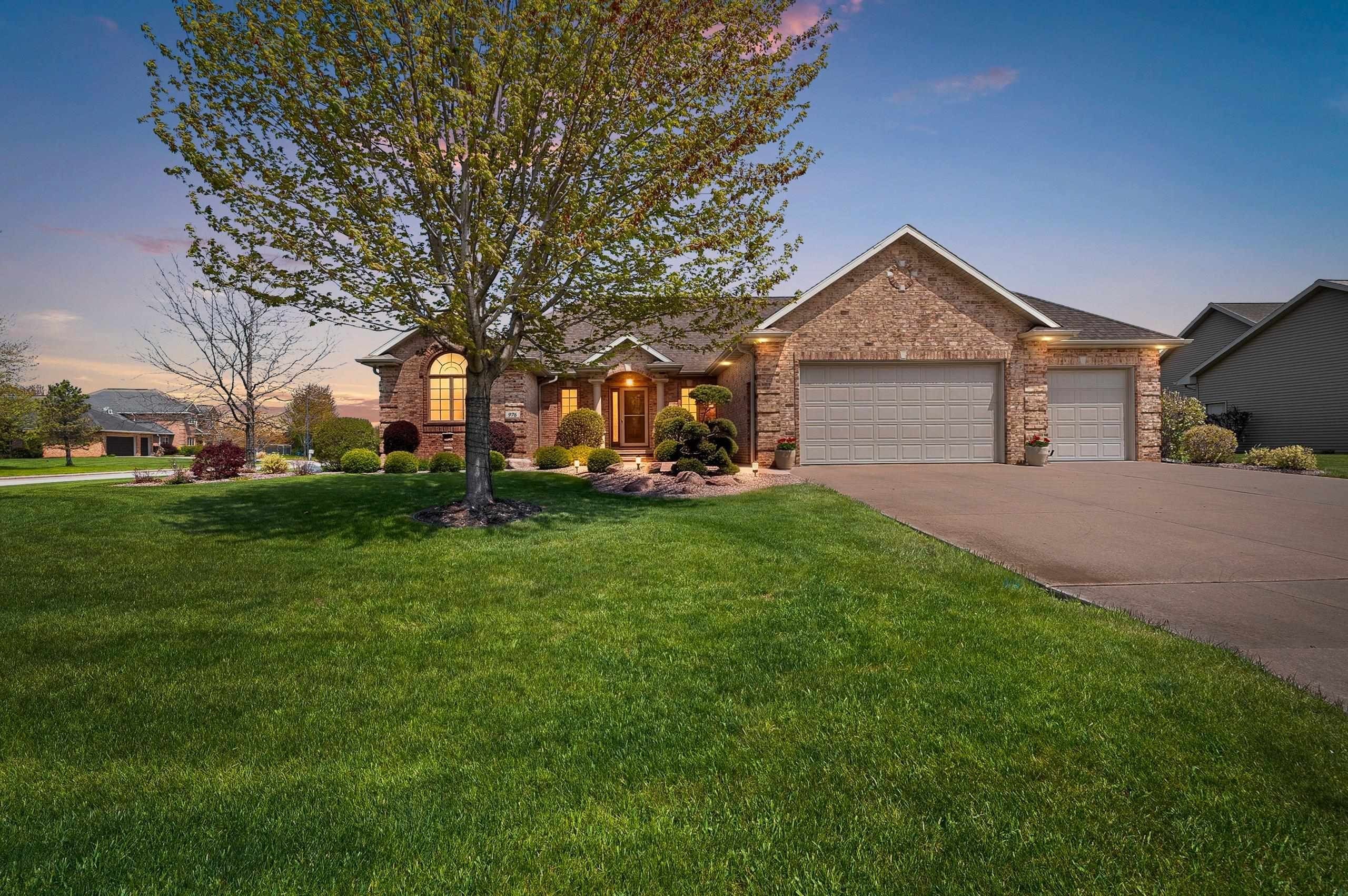DE PERE, Wisconsin, 54115, United States, 3 Bedrooms Bedrooms, ,4 BathroomsBathrooms,Residential,For Sale,2048400
