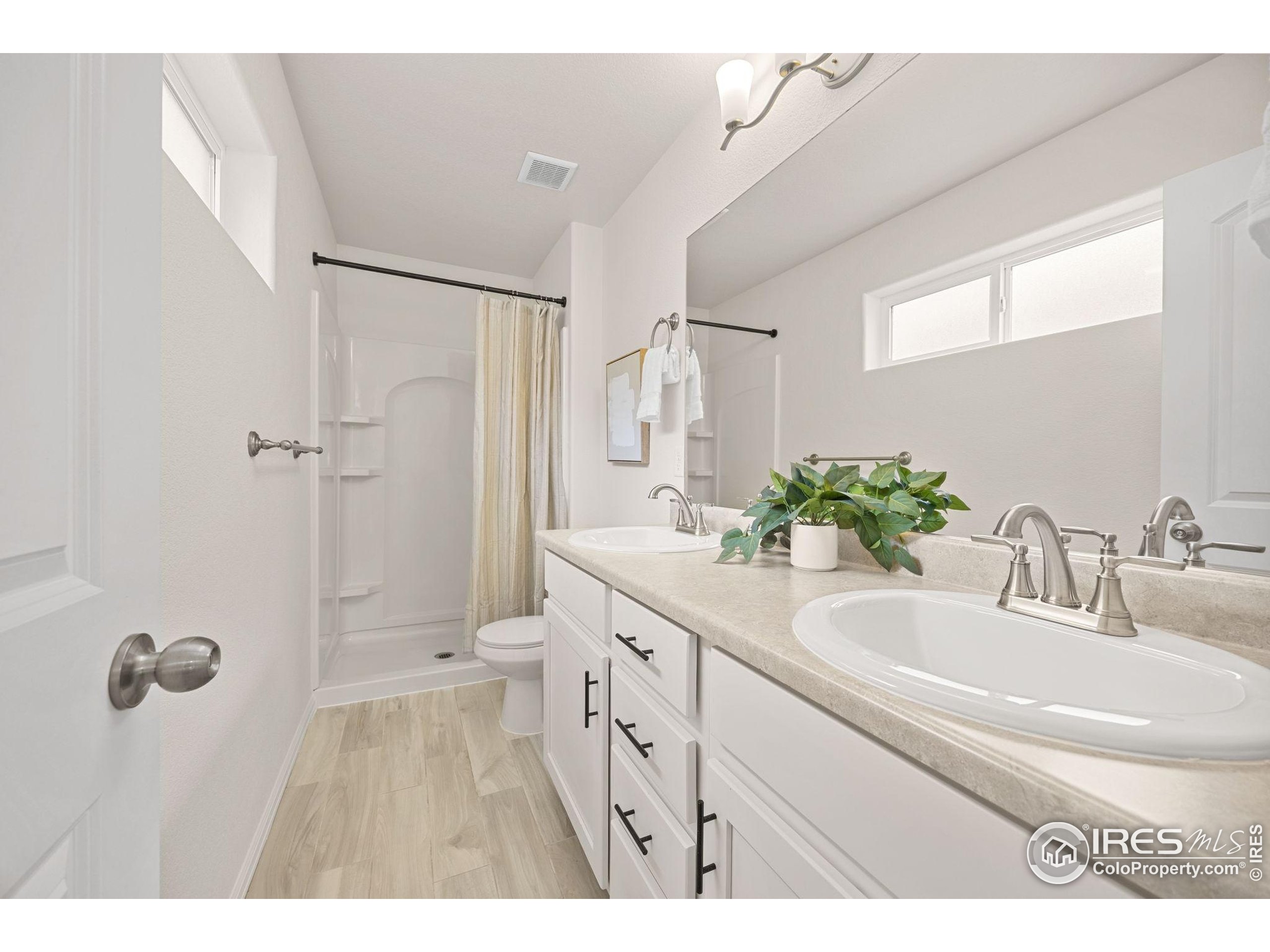 Severance, Colorado, 80550, United States, 5 Bedrooms Bedrooms, ,2 BathroomsBathrooms,Residential,For Sale,1890504
