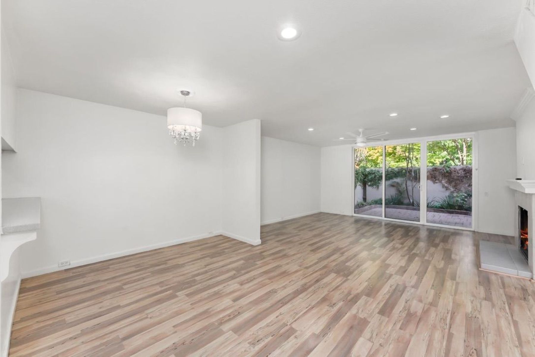  709 Woodside Lane East #2, Sacramento, CA 95825 - 物件實景