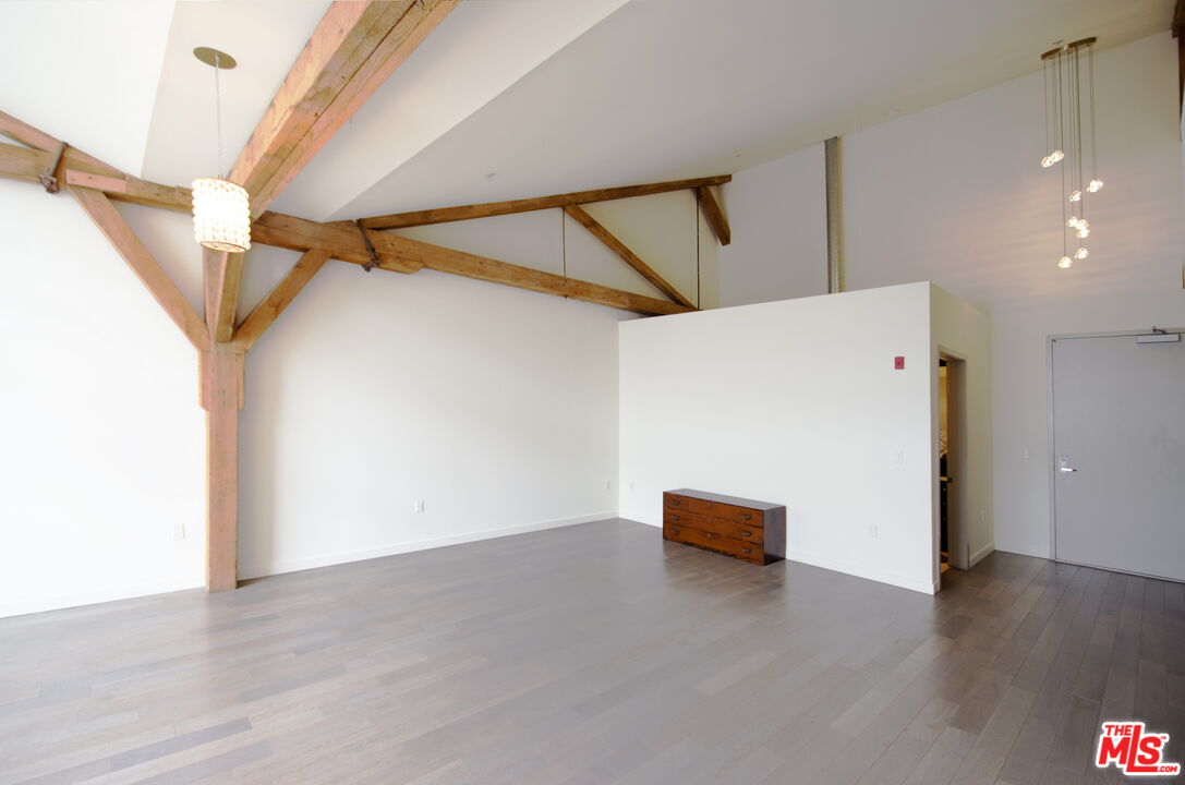 Los Angeles, California, 90013, United States, 1 Bedroom Bedrooms, ,1 BathroomBathrooms,Residential,For Sale,1906758