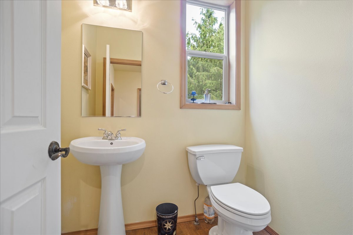 Sagle, Idaho, 83860, United States, 4 Bedrooms Bedrooms, ,4 BathroomsBathrooms,Residential,For Sale,1976237