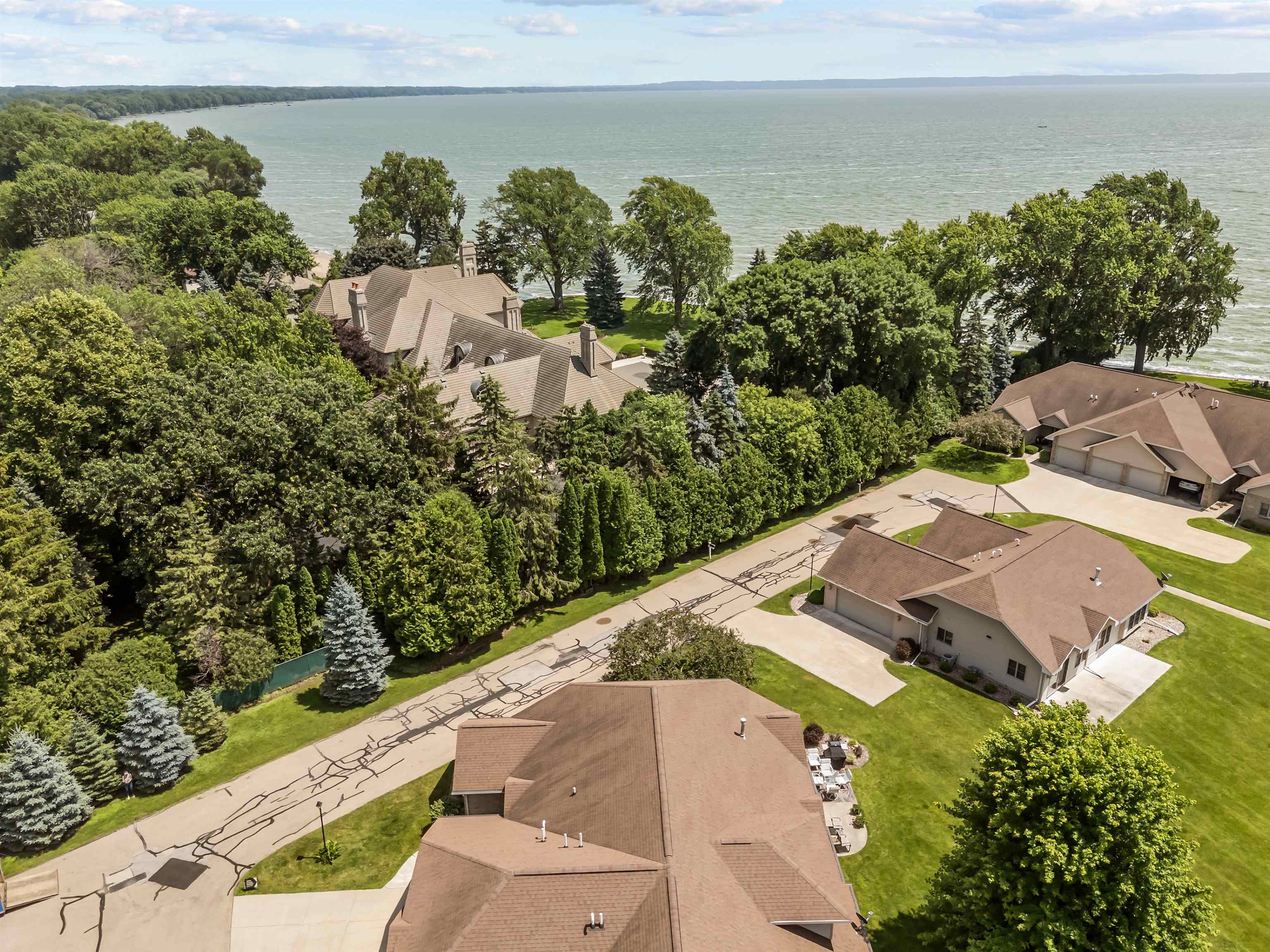 Menasha, Wisconsin, 54952, United States, 3 Bedrooms Bedrooms, ,3 BathroomsBathrooms,Residential,For Sale,1981265