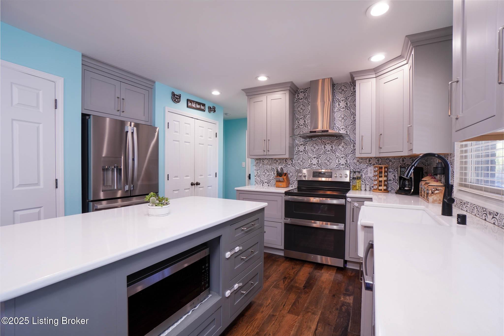 Louisville, Kentucky, 40299, United States, 3 Bedrooms Bedrooms, ,4 BathroomsBathrooms,Residential,For Sale,2000684