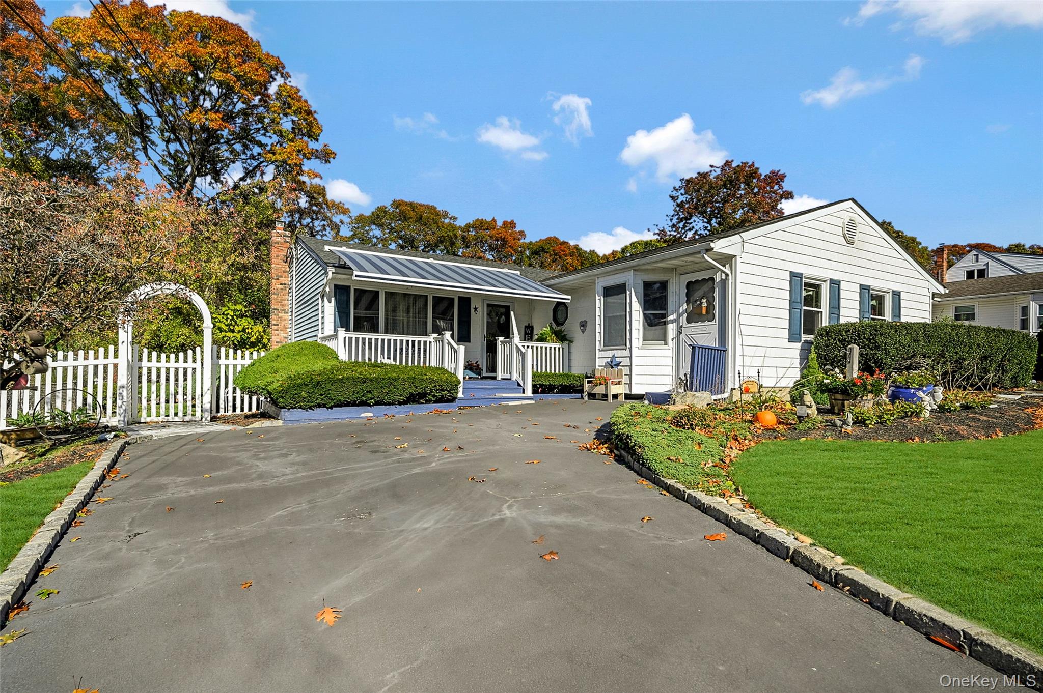 Selden, New York, 11784, United States, 3 Bedrooms Bedrooms, ,2 BathroomsBathrooms,Residential,For Sale,1988093