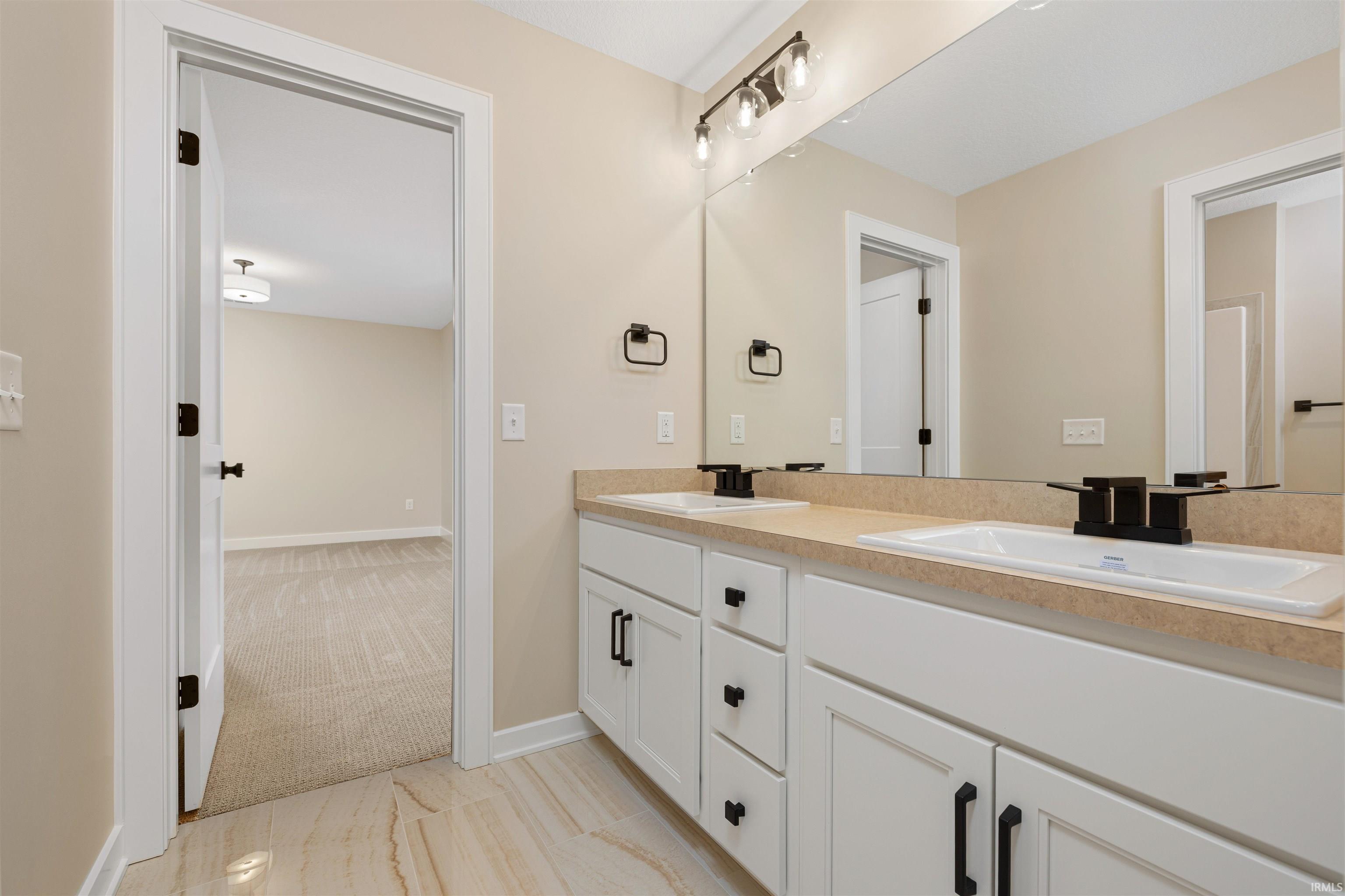 Leo, Indiana, 46765, United States, 5 Bedrooms Bedrooms, ,4 BathroomsBathrooms,Residential,For Sale,1981787