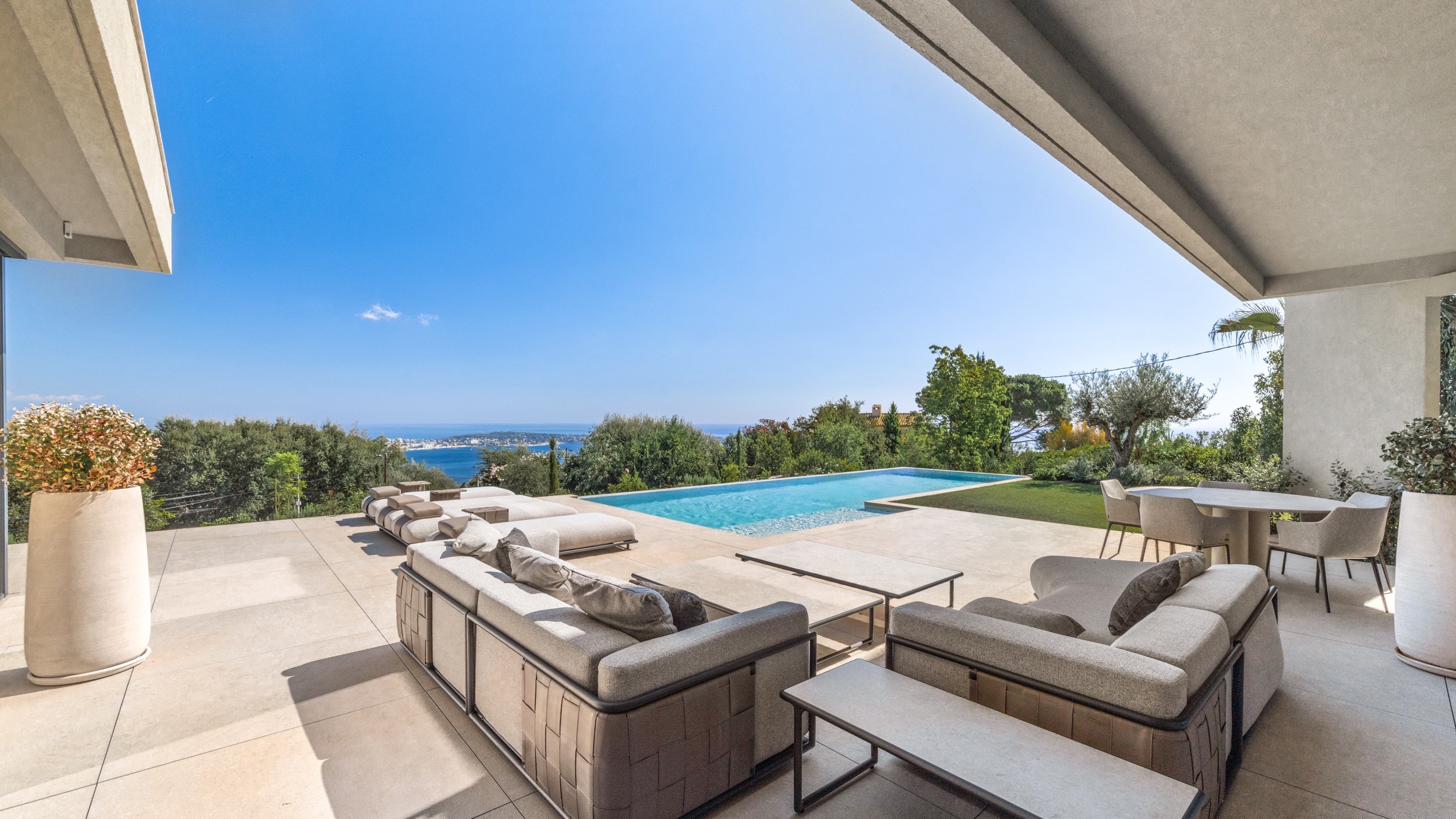 Super Cannes Vallauris, new 498 sqm villa with five suites and sea views - 物件實景
