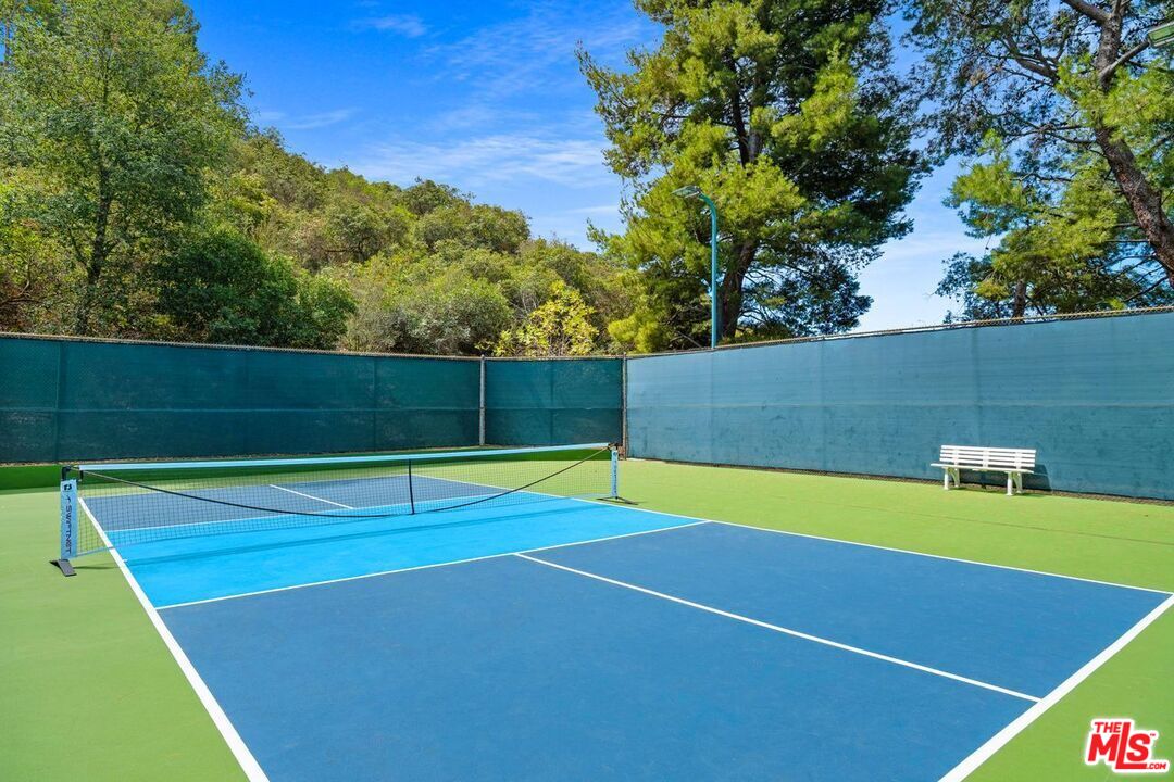 Los Angeles, California, 90077, United States, 5 Bedrooms Bedrooms, ,1 BathroomBathrooms,Residential,For Sale,1987970