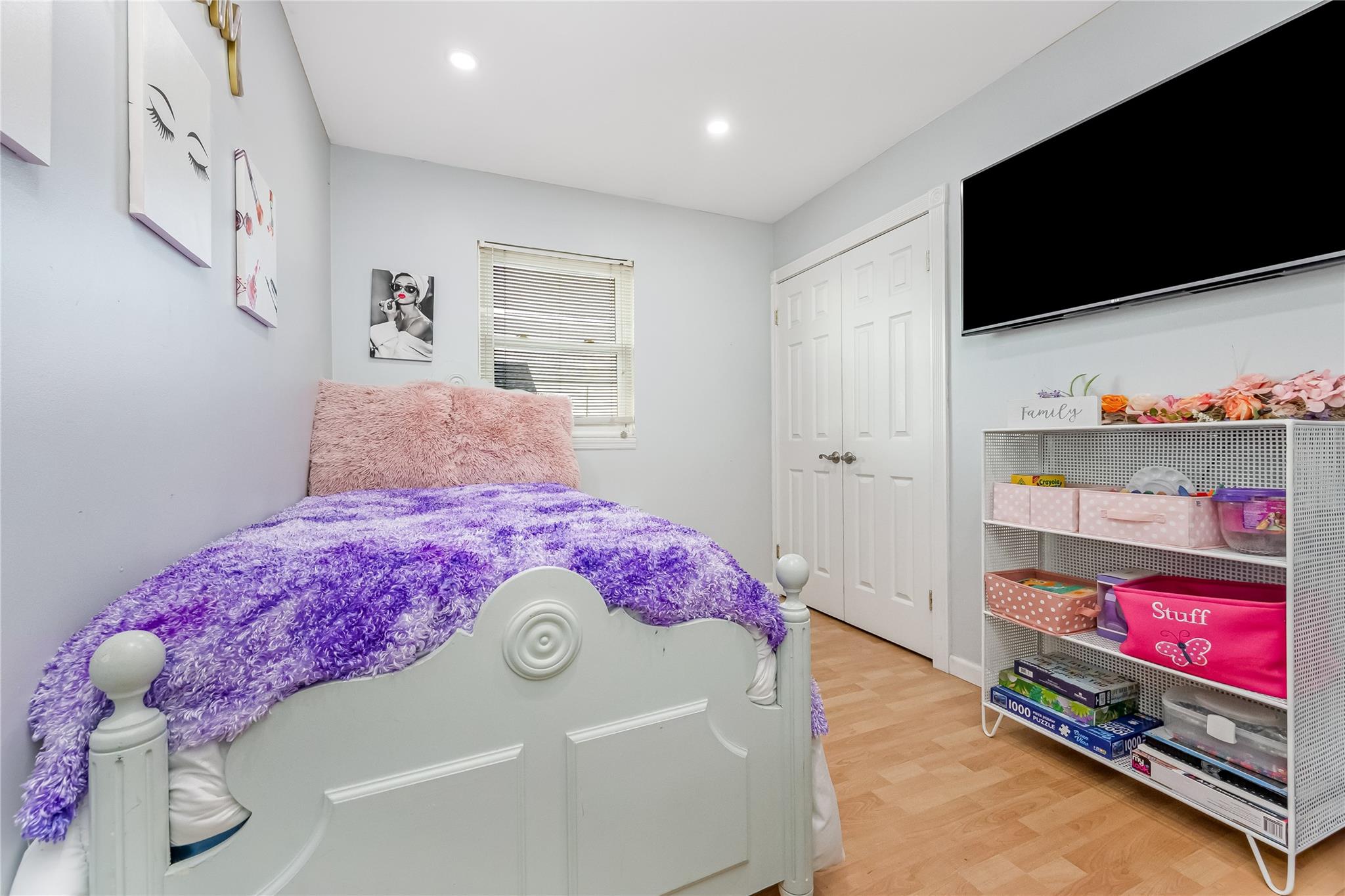 Lindenhurst, New York, 11757, United States, 3 Bedrooms Bedrooms, ,3 BathroomsBathrooms,Residential,For Sale,1915812