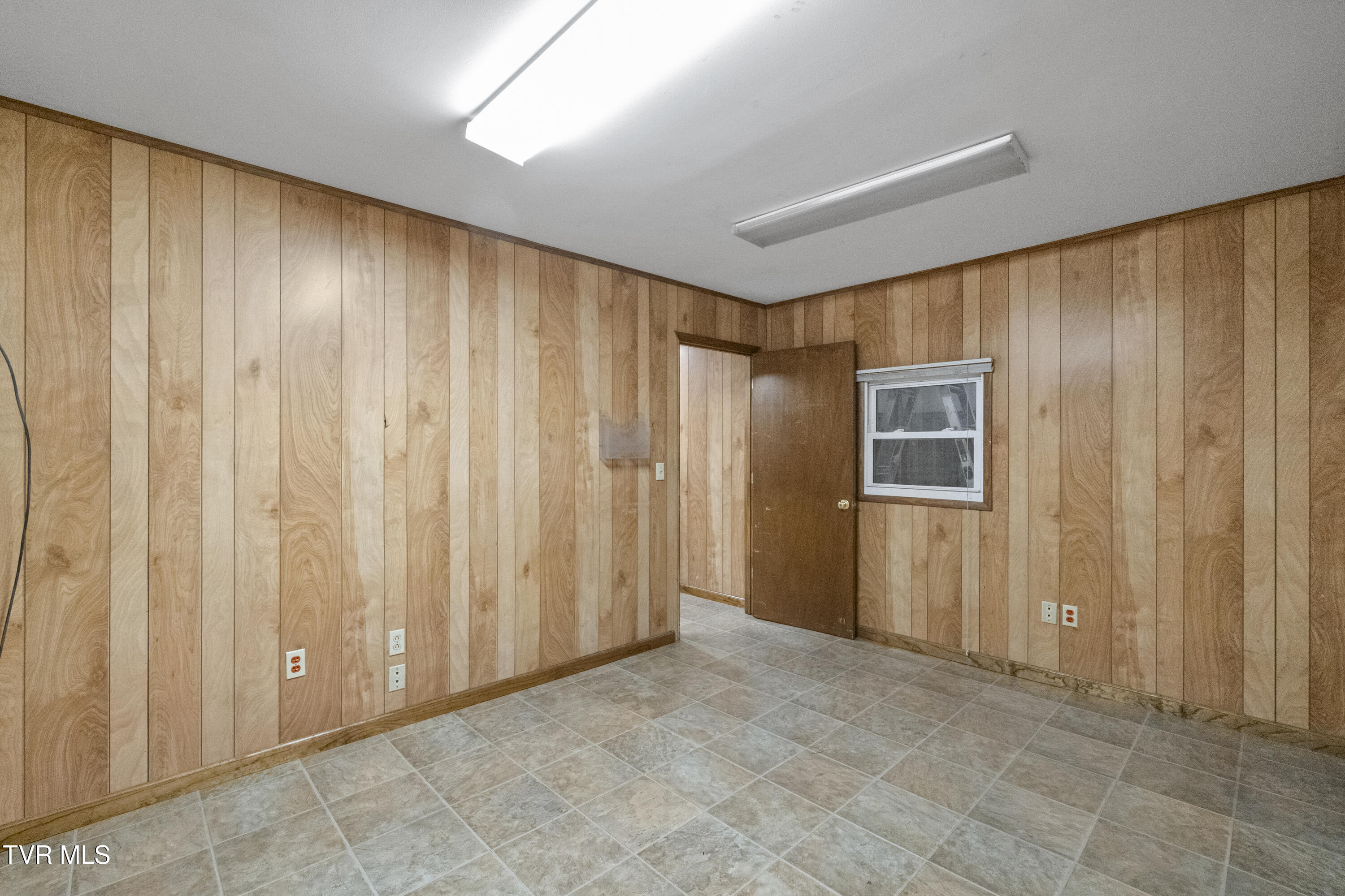 Greeneville, Tennessee, 37743, United States, 3 Bedrooms Bedrooms, ,2 BathroomsBathrooms,Residential,For Sale,1990242