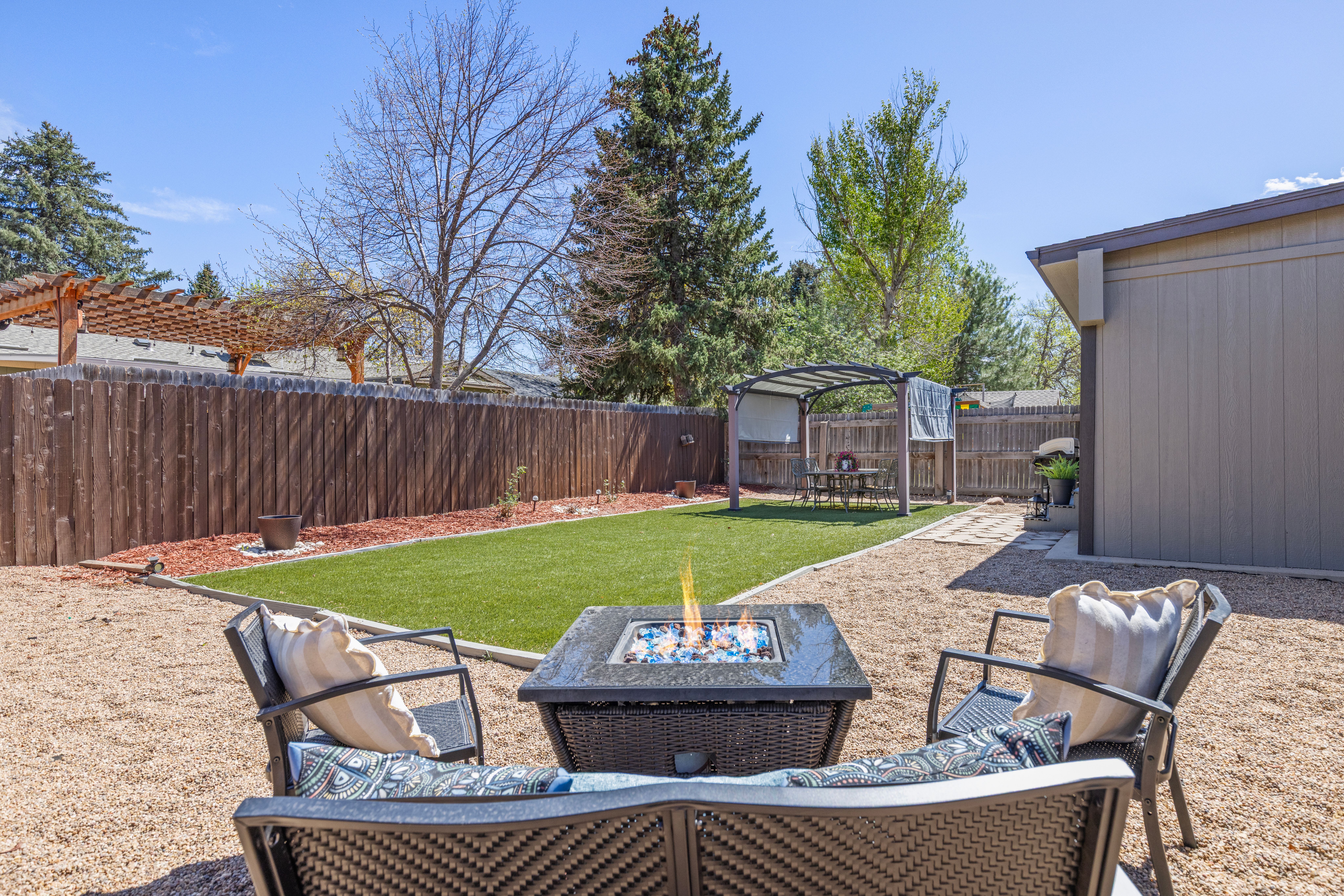  Beautifully Renovated Ranch Home for Multigeneration Living with Two Kitchens - 物件實景