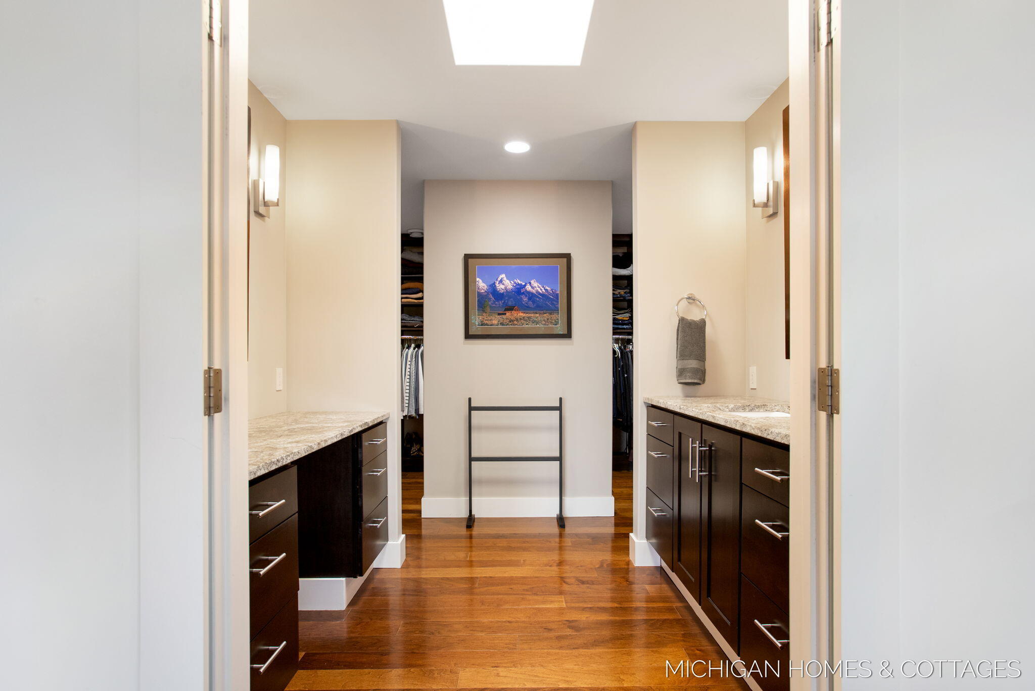 Saugatuck, Michigan, 49453, United States, 5 Bedrooms Bedrooms, ,4 BathroomsBathrooms,Residential,For Sale,1940964