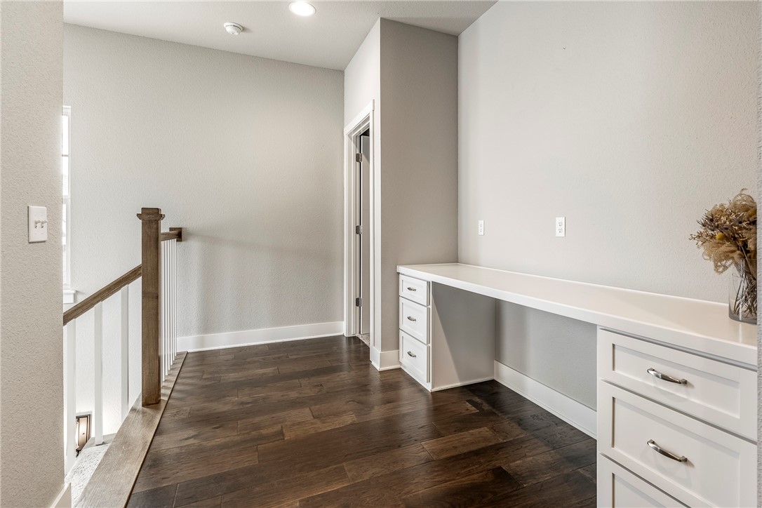 Fayetteville, Arkansas, 72701, United States, 4 Bedrooms Bedrooms, ,4 BathroomsBathrooms,Residential,For Sale,1895479