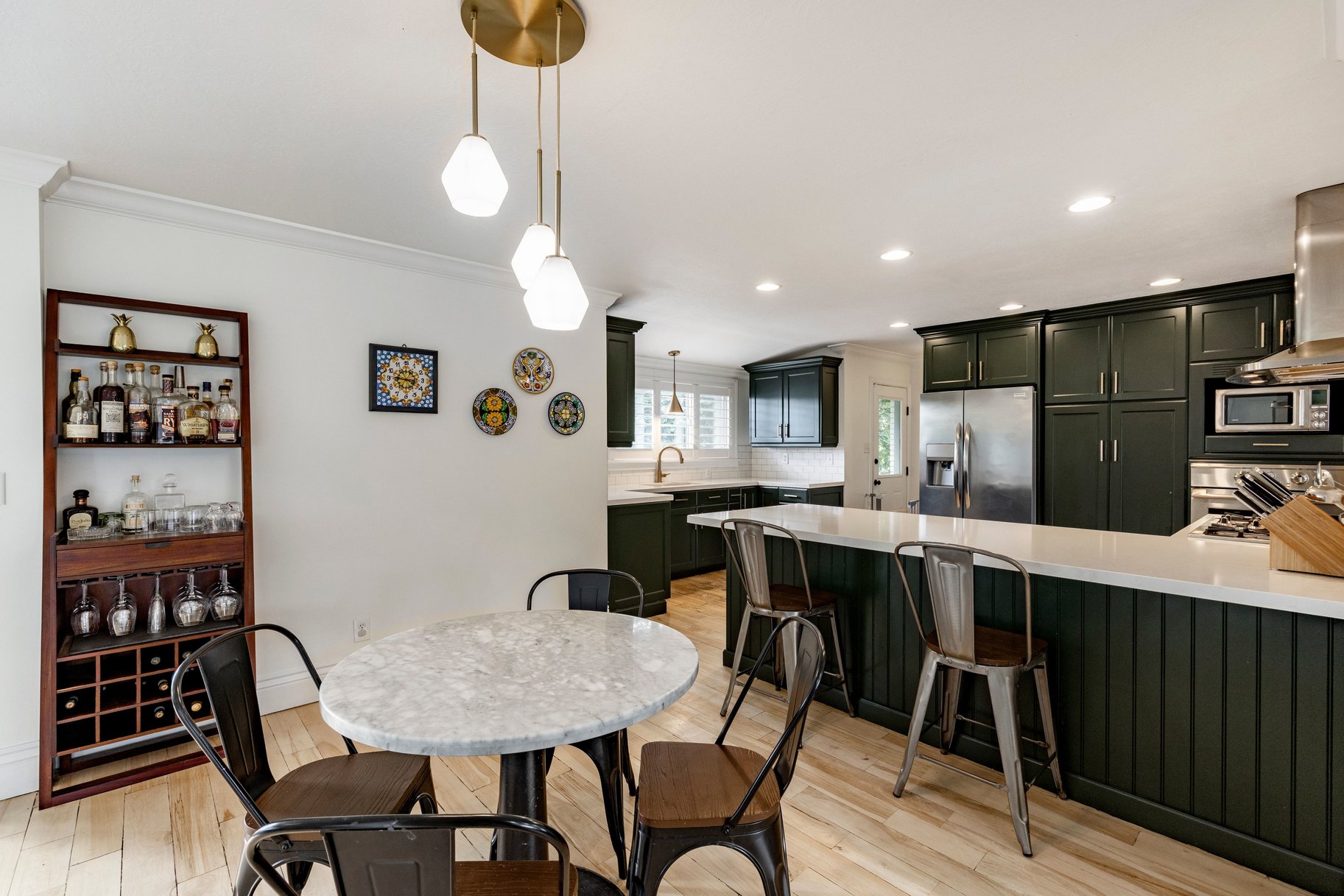  Modernized Millcreek Rambler with Open Living & Private Backyard - 物件實景