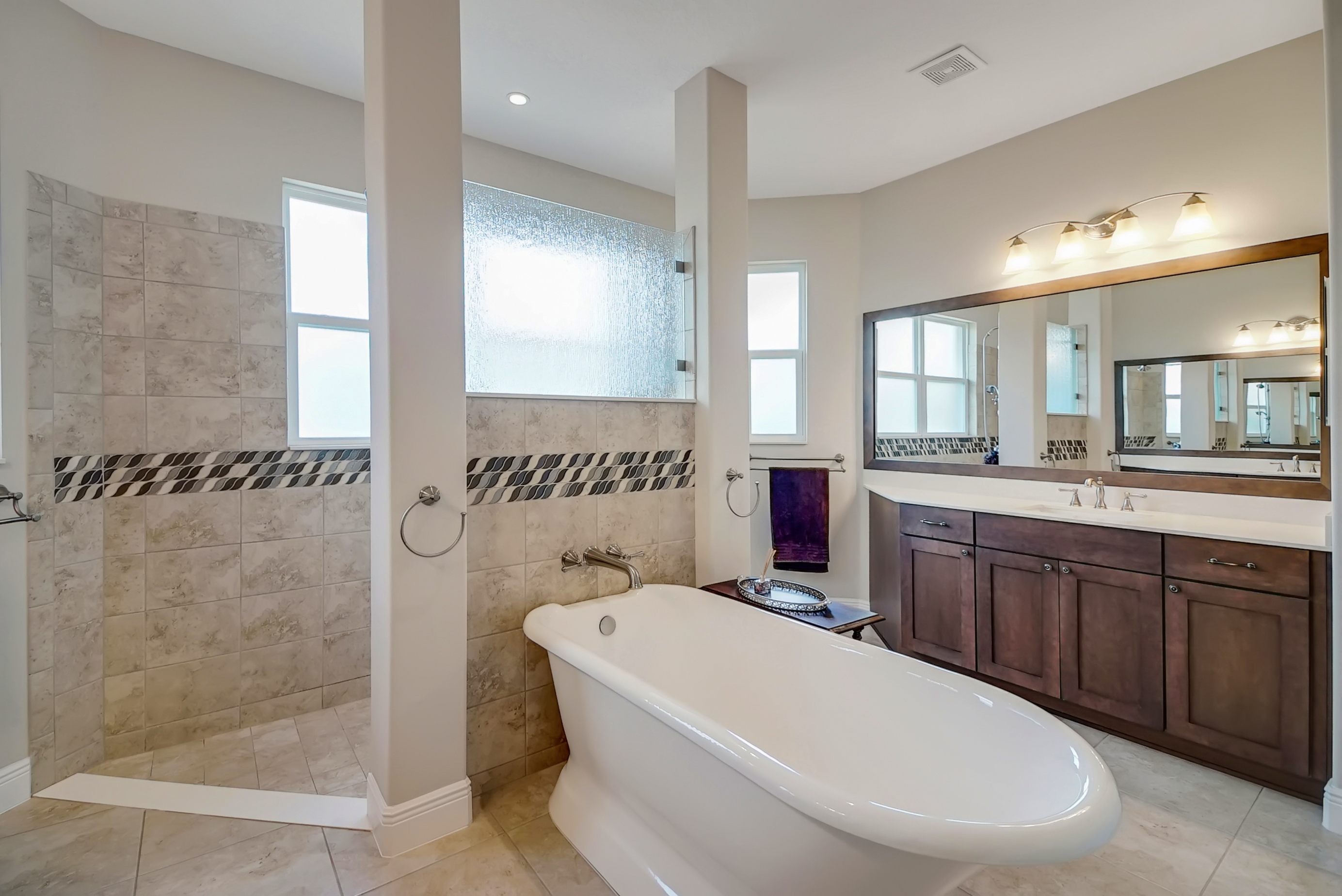 Lady Lake, Florida, 32159, United States, 4 Bedrooms Bedrooms, ,3 BathroomsBathrooms,Residential,For Sale,1945025