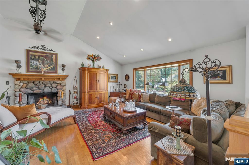 Montvale, New Jersey, 07645, United States, 6 Bedrooms Bedrooms, ,4 BathroomsBathrooms,Residential,For Sale,1950973