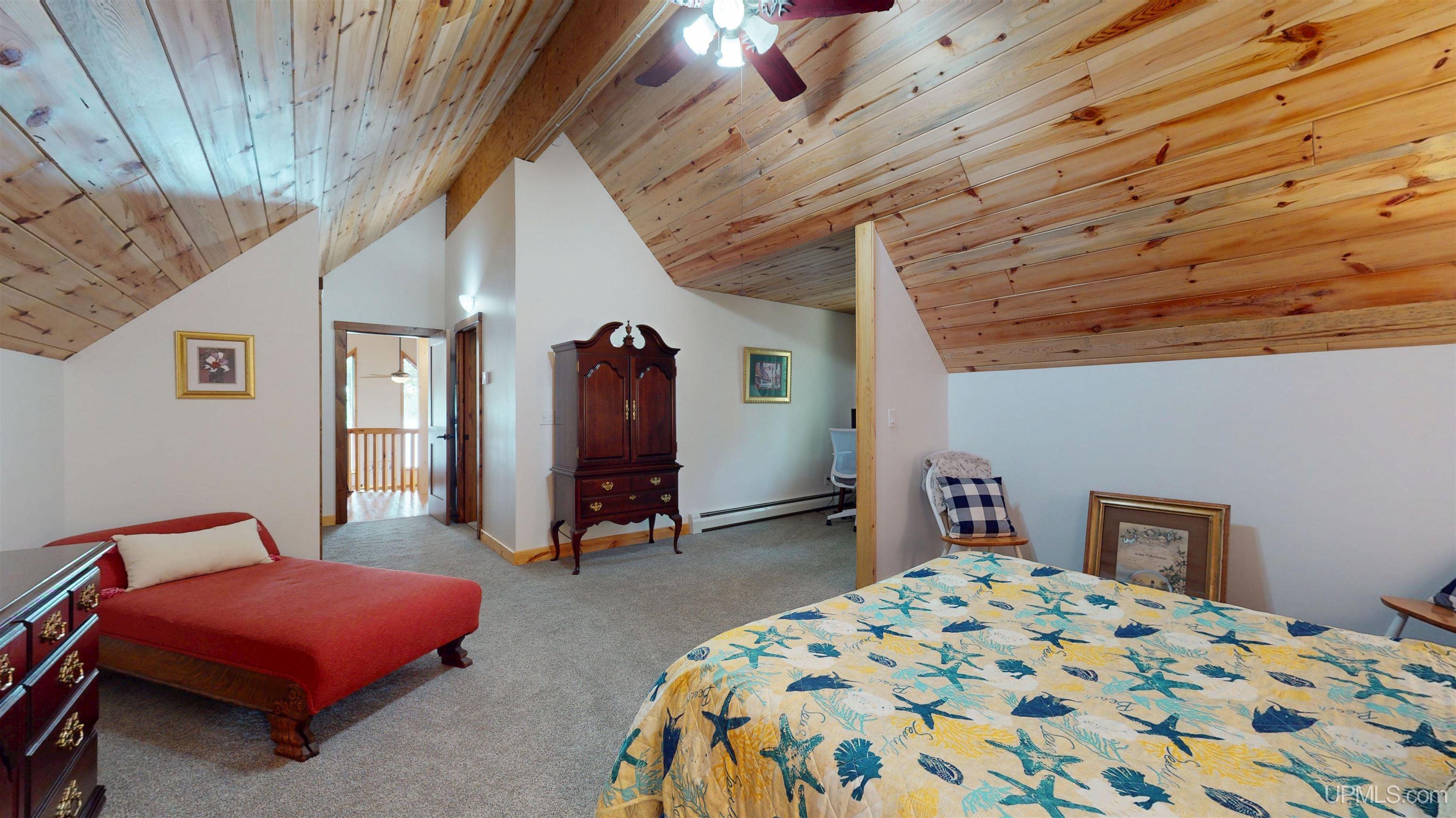 Marquette, Michigan, 49855, United States, 2 Bedrooms Bedrooms, ,4 BathroomsBathrooms,Residential,For Sale,1892873
