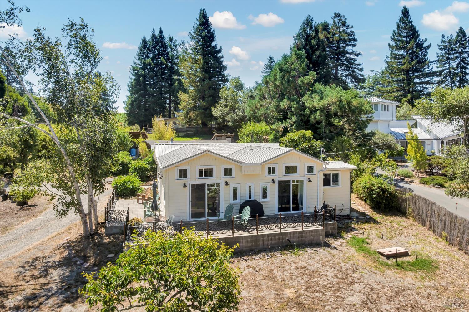 Sebastopol, California, 95472, United States, 2 Bedrooms Bedrooms, ,2 BathroomsBathrooms,Residential,For Sale,1913141