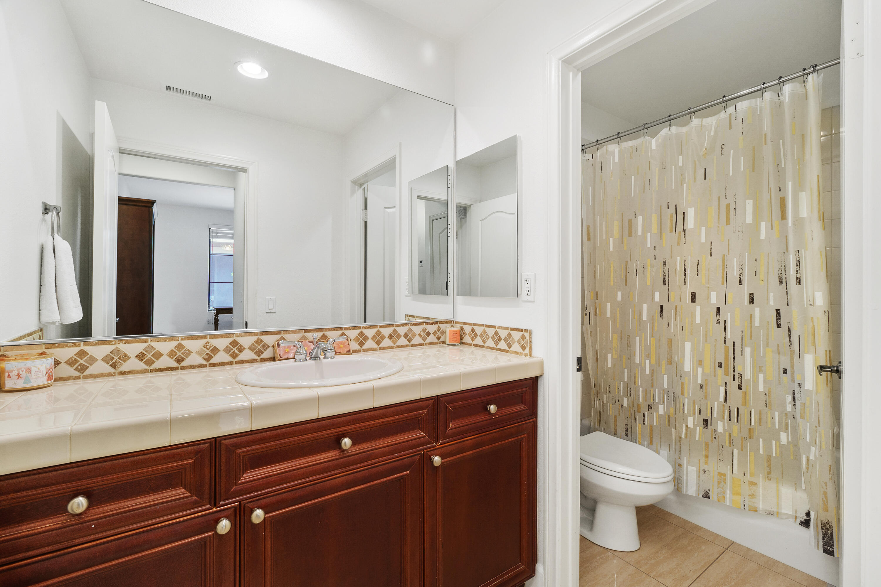 Palm Desert, California, 92260, United States, 2 Bedrooms Bedrooms, ,3 BathroomsBathrooms,Residential,For Sale,1744542