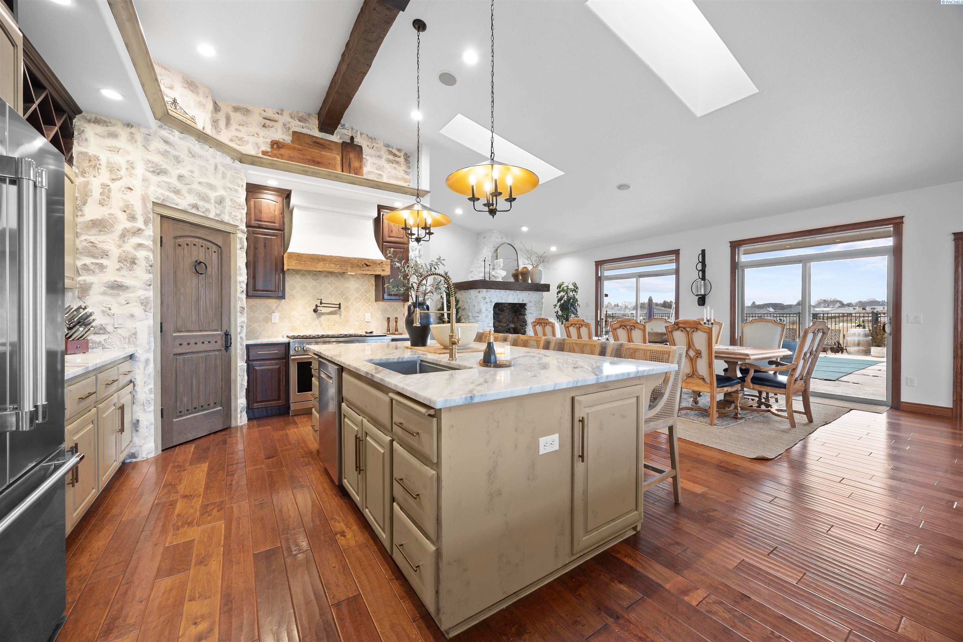 Pasco, Washington, 99301, United States, 4 Bedrooms Bedrooms, ,1 BathroomBathrooms,Residential,For Sale,2013794