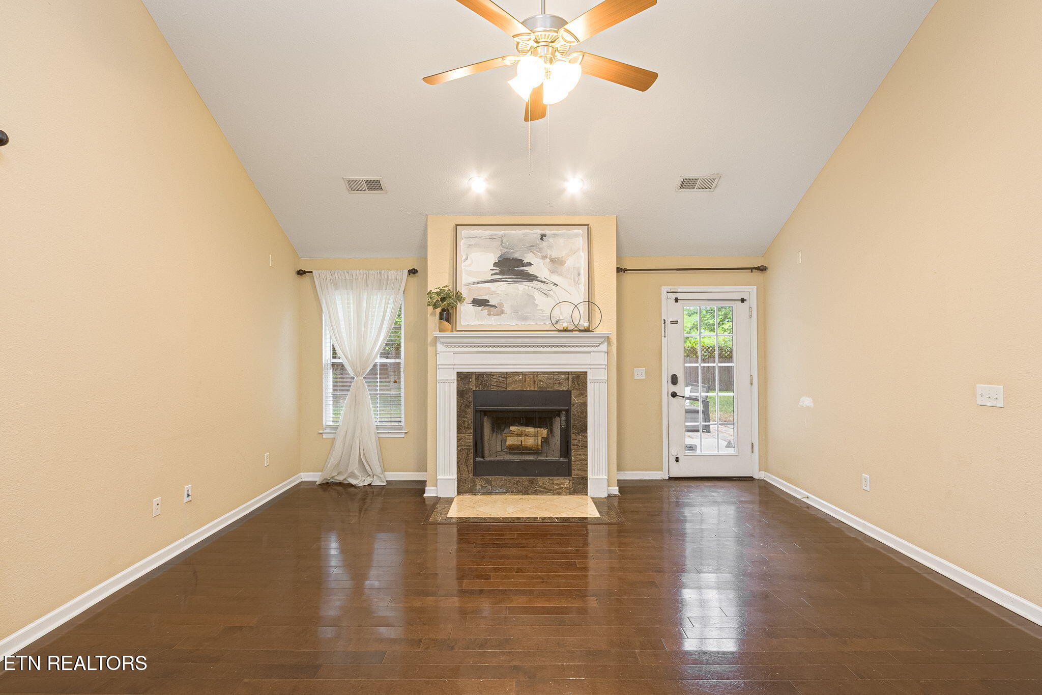 Knoxville, Tennessee, 37932, United States, 4 Bedrooms Bedrooms, ,4 BathroomsBathrooms,Residential,For Sale,1975701