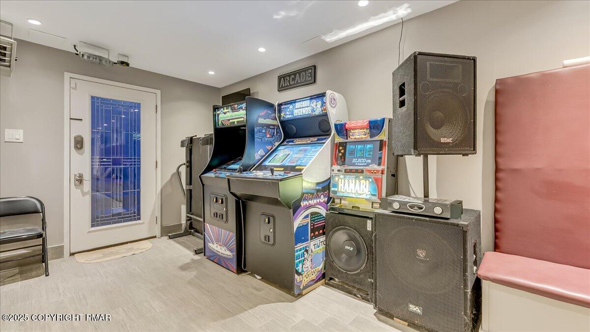 East Stroudsburg, Pennsylvania, 18302, United States, 5 Bedrooms Bedrooms, ,4 BathroomsBathrooms,Residential,For Sale,1980579