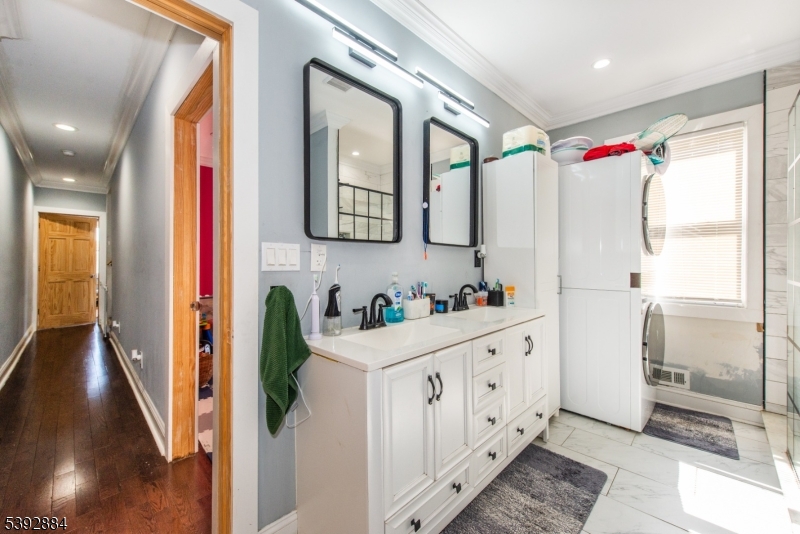 Belleville Twp., New Jersey, 07109, United States, 8 Bedrooms Bedrooms, ,3 BathroomsBathrooms,Residential,For Sale,1989037