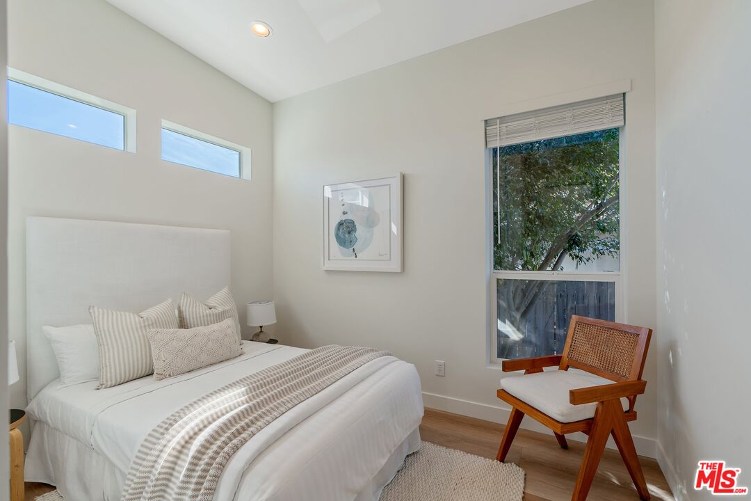 Malibu, California, 90265, United States, 4 Bedrooms Bedrooms, ,3 BathroomsBathrooms,Residential,For Sale,1907056