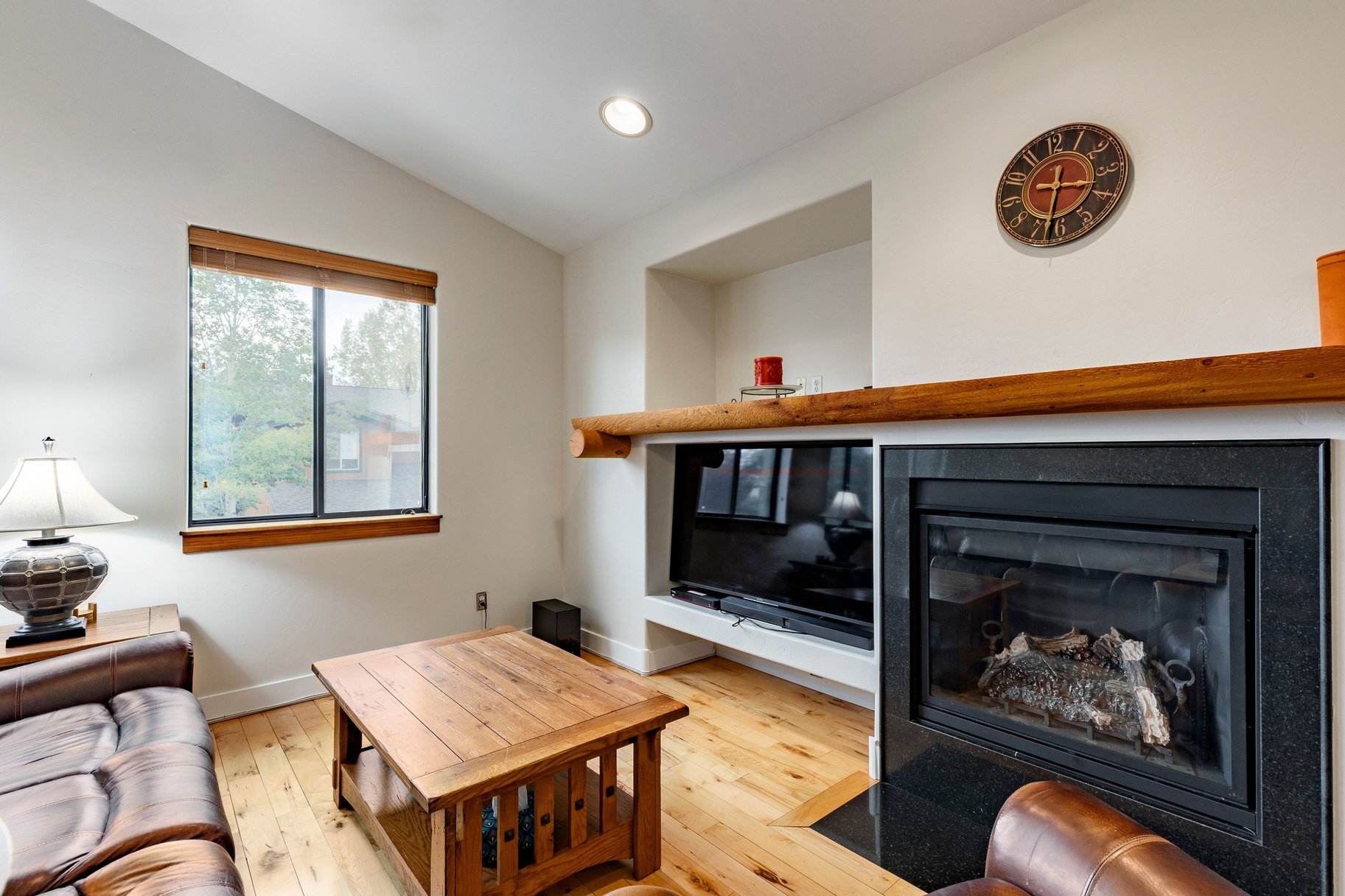  Rare Creekside Retreat  Privacy, Mountain Living & Unbeatable Convenience - 物件實景