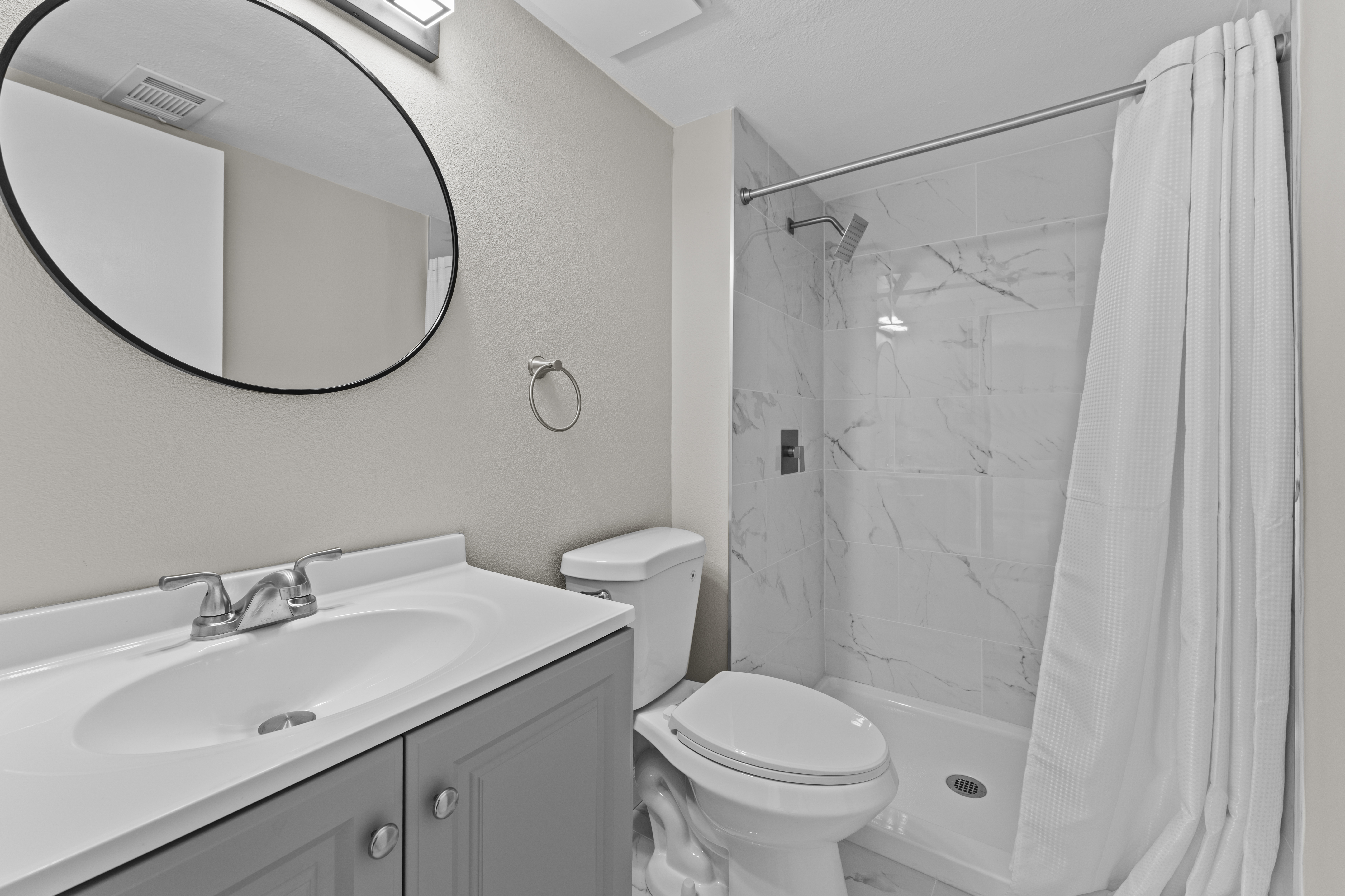  Completely Renovated Garden-Style Condo in Parkway Central Schools - 物件實景