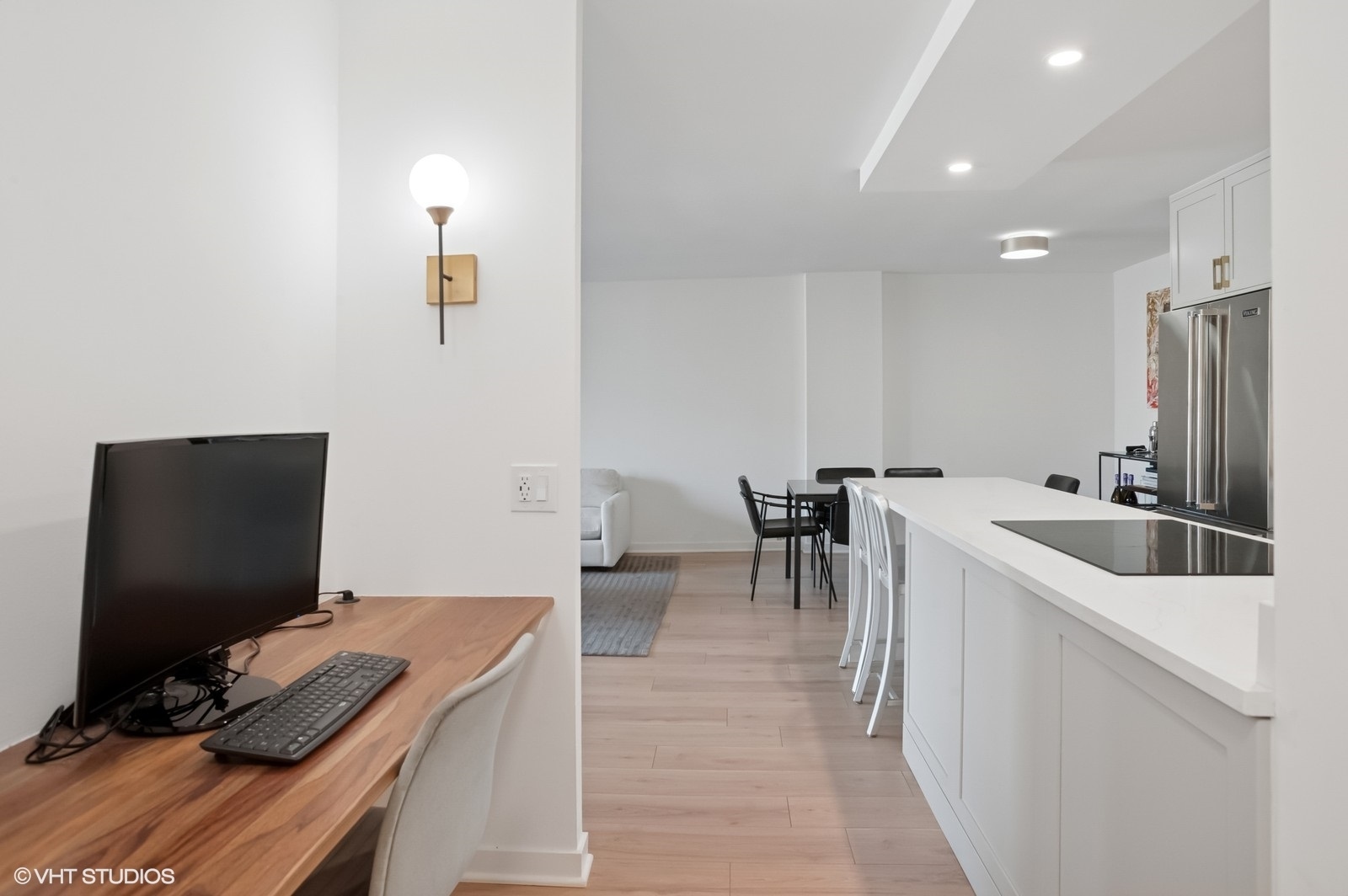 Chicago, Illinois, 60610, United States, 2 Bedrooms Bedrooms, ,2 BathroomsBathrooms,Residential,For Sale,1927209