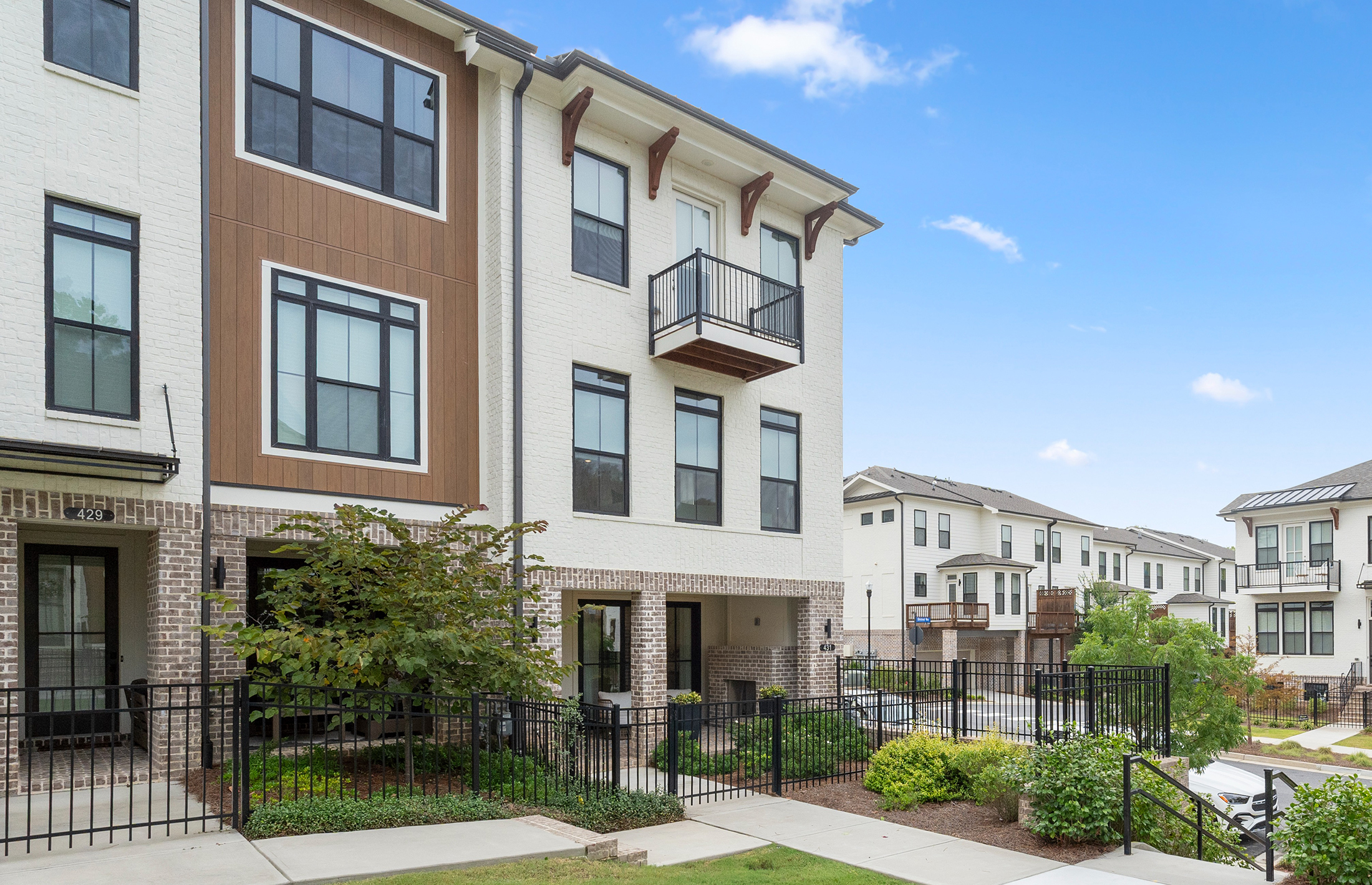 Welcome to One of the Most Desirable Locations and Homes in Upscale Ecco Park - 物件實景