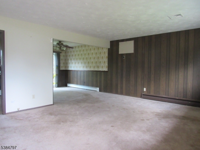 Piscataway Twp., New Jersey, 08854, United States, 3 Bedrooms Bedrooms, ,2 BathroomsBathrooms,Residential,For Sale,1949354