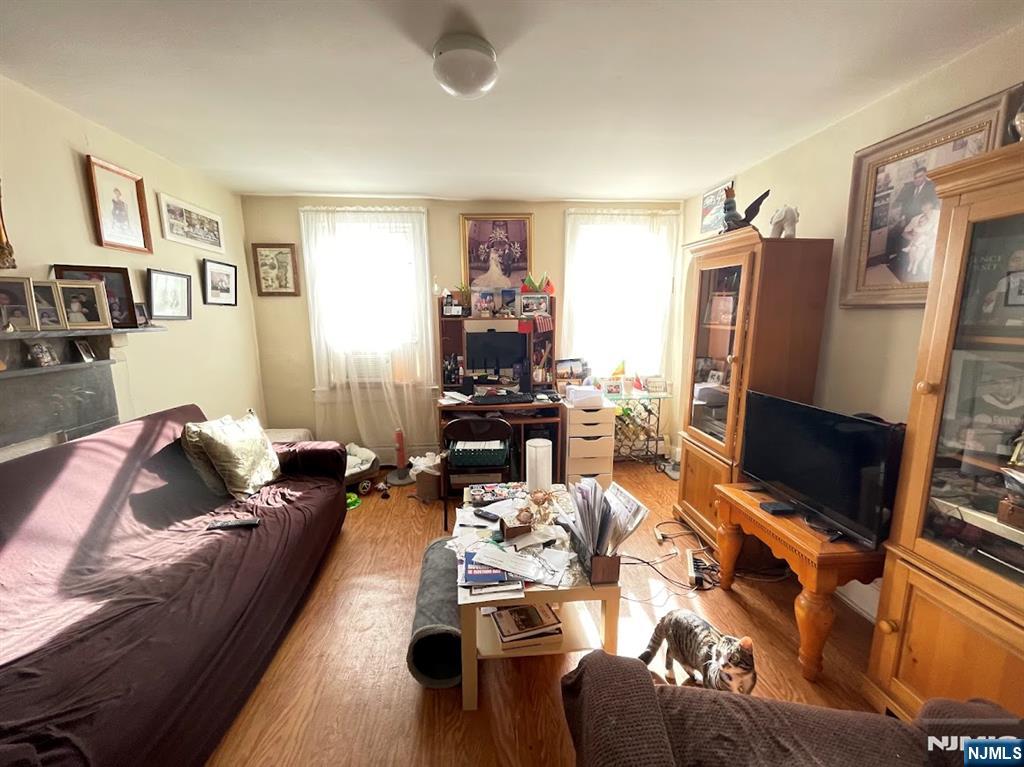 Newark, New Jersey, 07105, United States, 7 Bedrooms Bedrooms, ,4 BathroomsBathrooms,Residential,For Sale,1984618