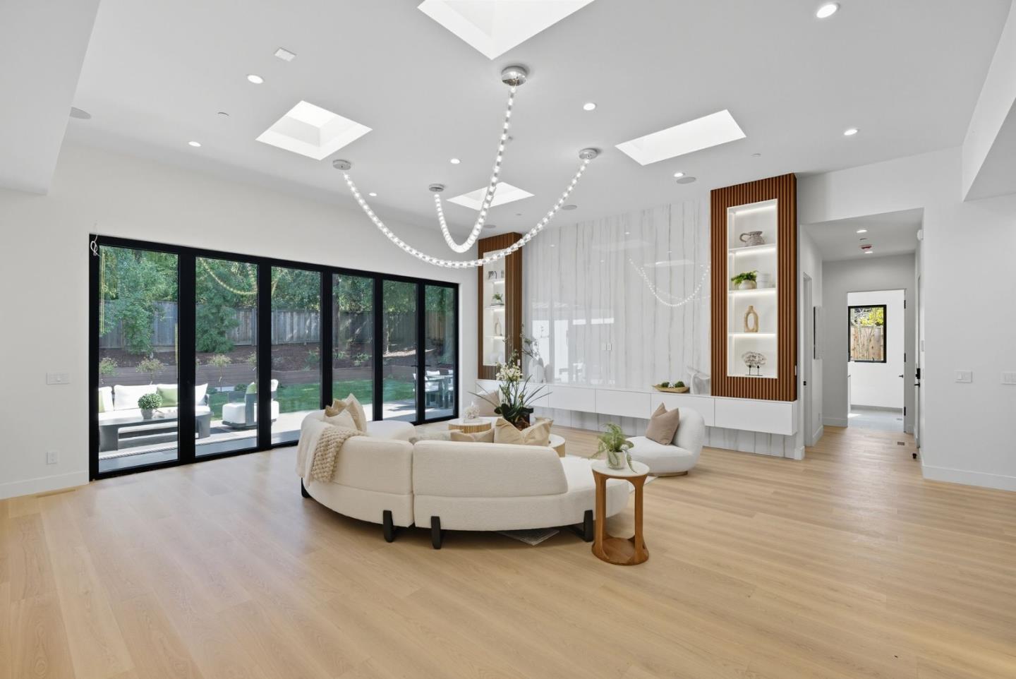 Menlo Park, California, 94025, United States, 6 Bedrooms Bedrooms, ,7 BathroomsBathrooms,Residential,For Sale,1947482