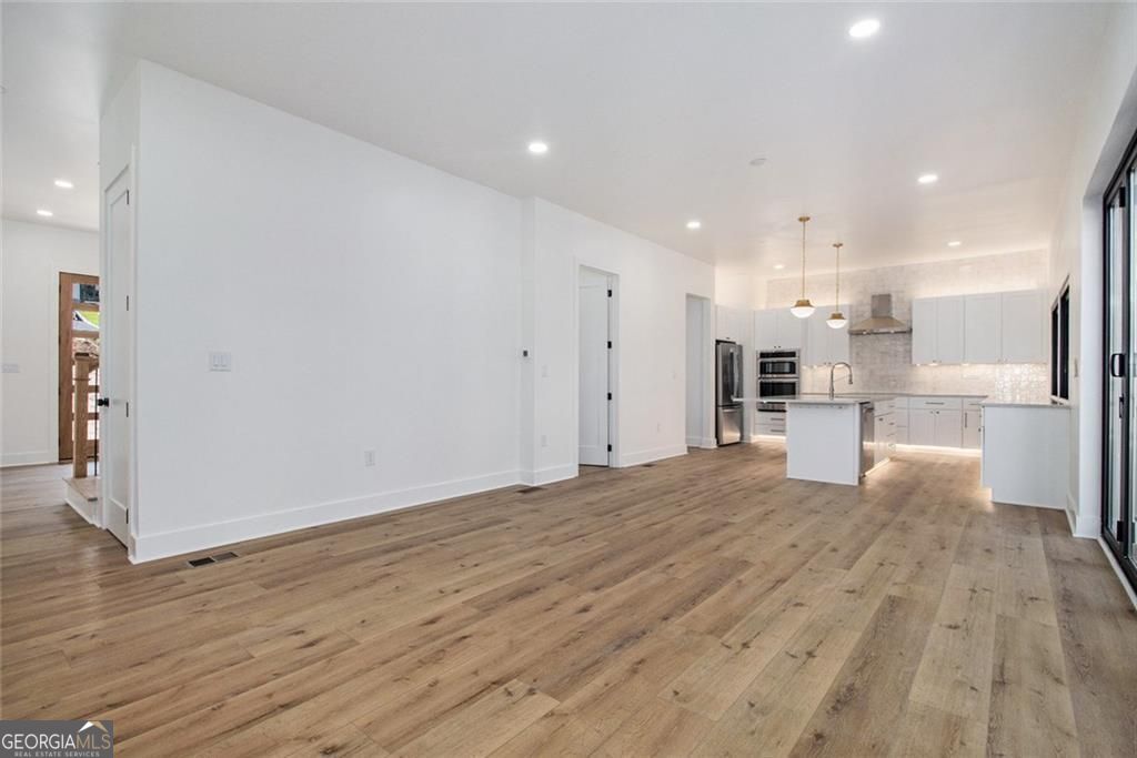 Dawsonville, Georgia, 30534, United States, 5 Bedrooms Bedrooms, ,7 BathroomsBathrooms,Residential,For Sale,1952234