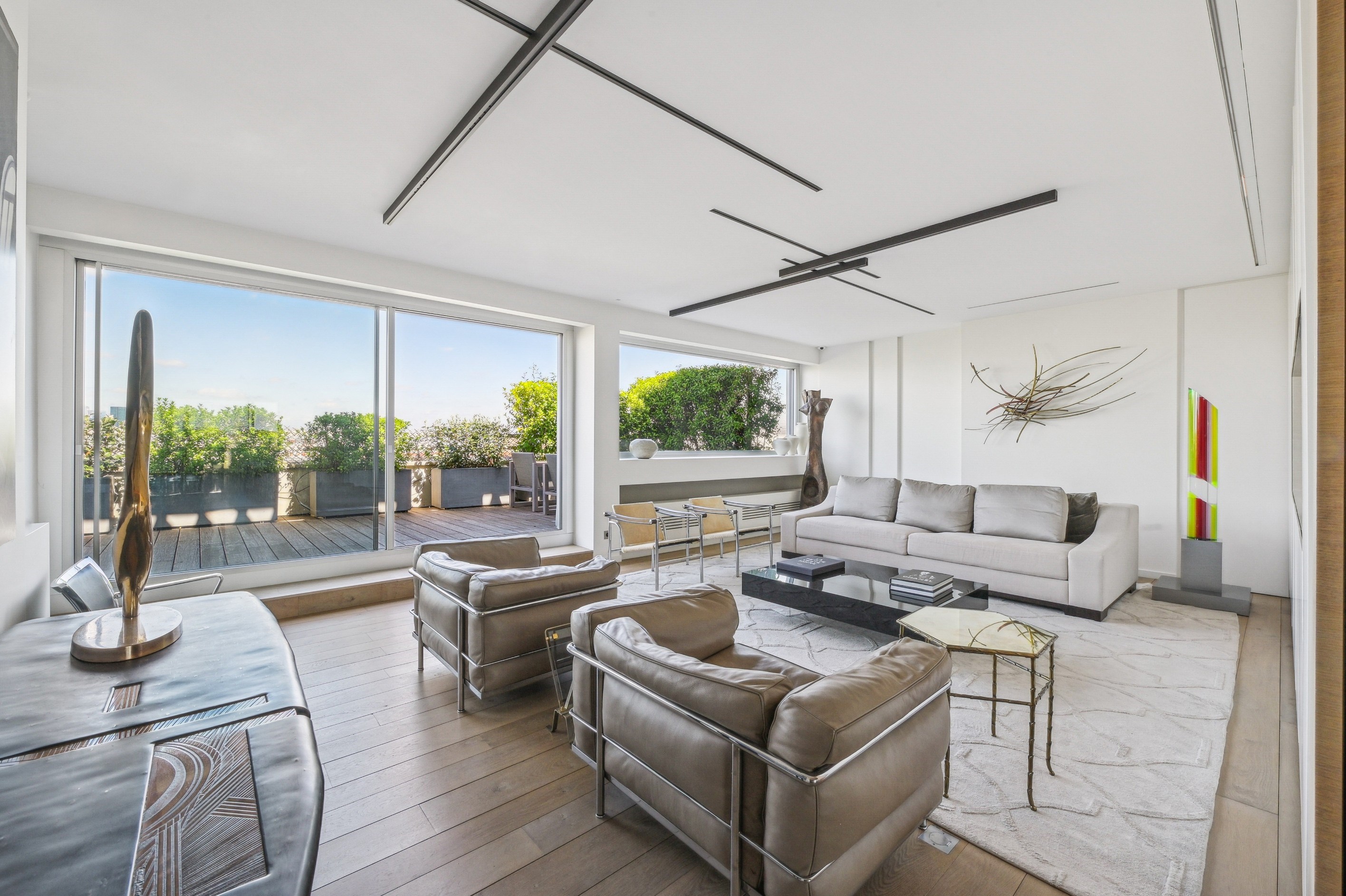  Elegant Pied-à-Terre with Expansive Terrace in Victor Hugo District - 物件實景